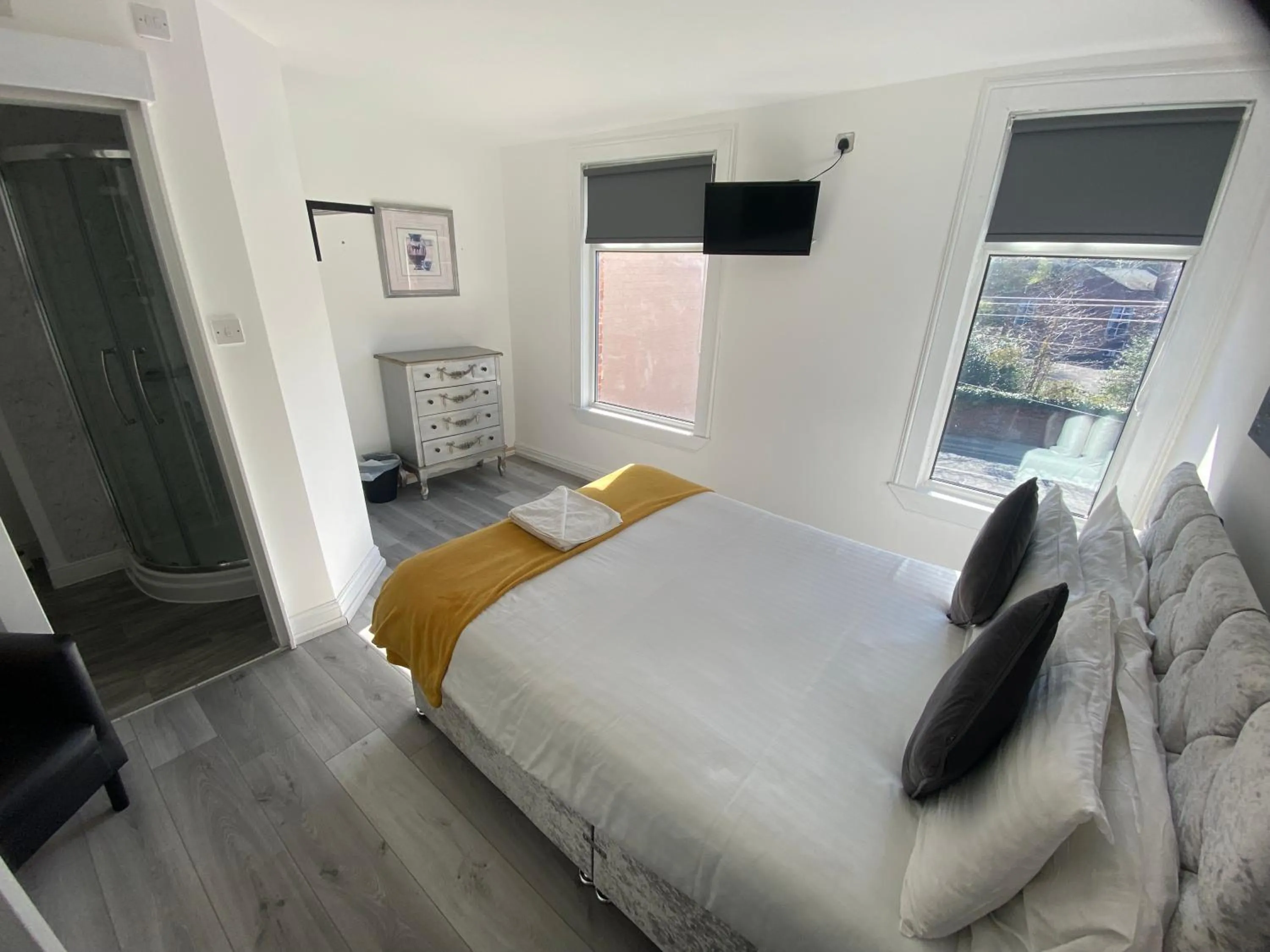 Photo of the whole room, Bed in Ivy Mount Boutique