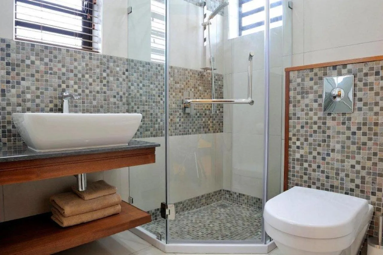 Bathroom in Olana Blue - Beachfront apartment