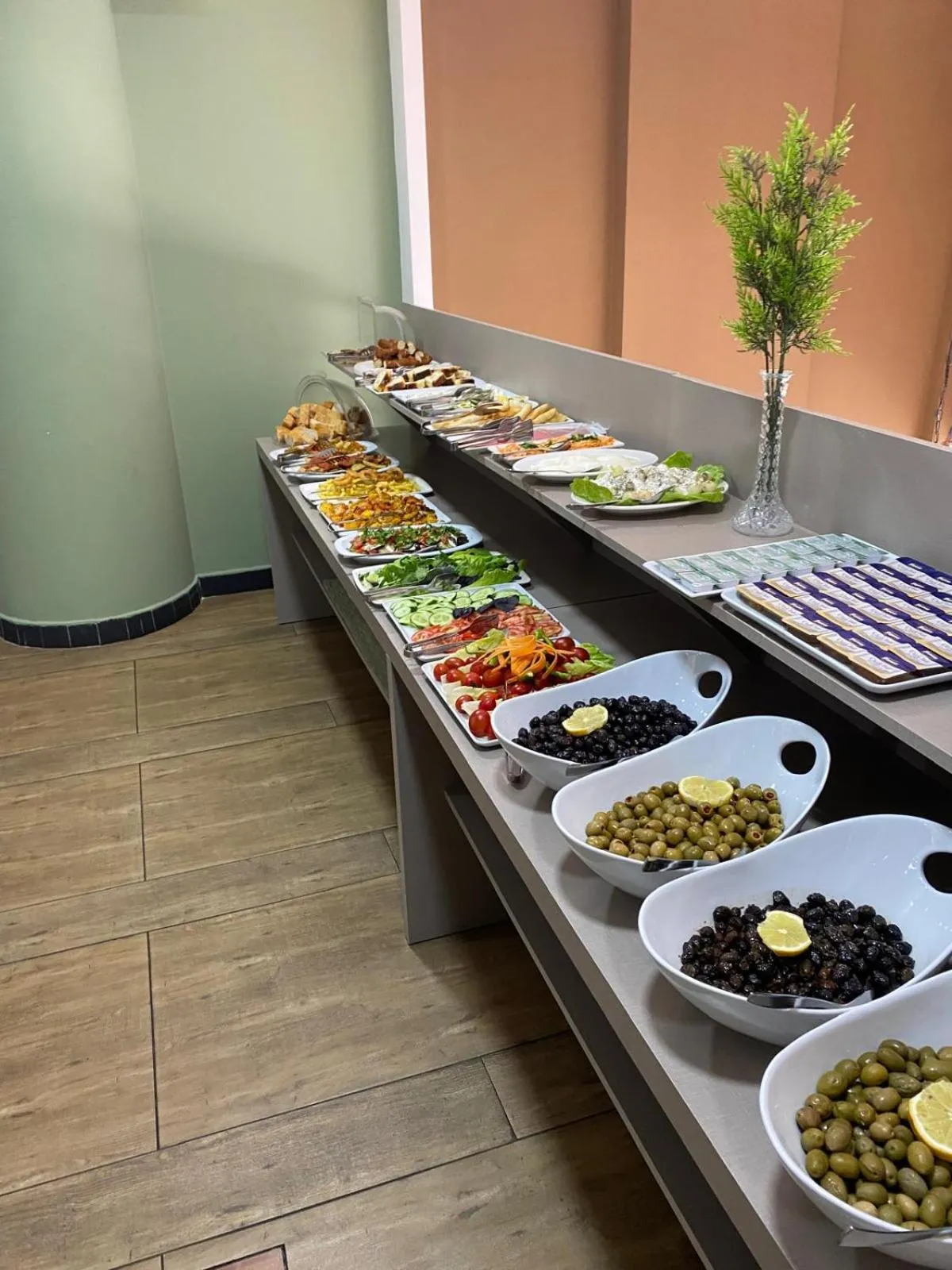 Buffet breakfast in Esse Joven Hotel