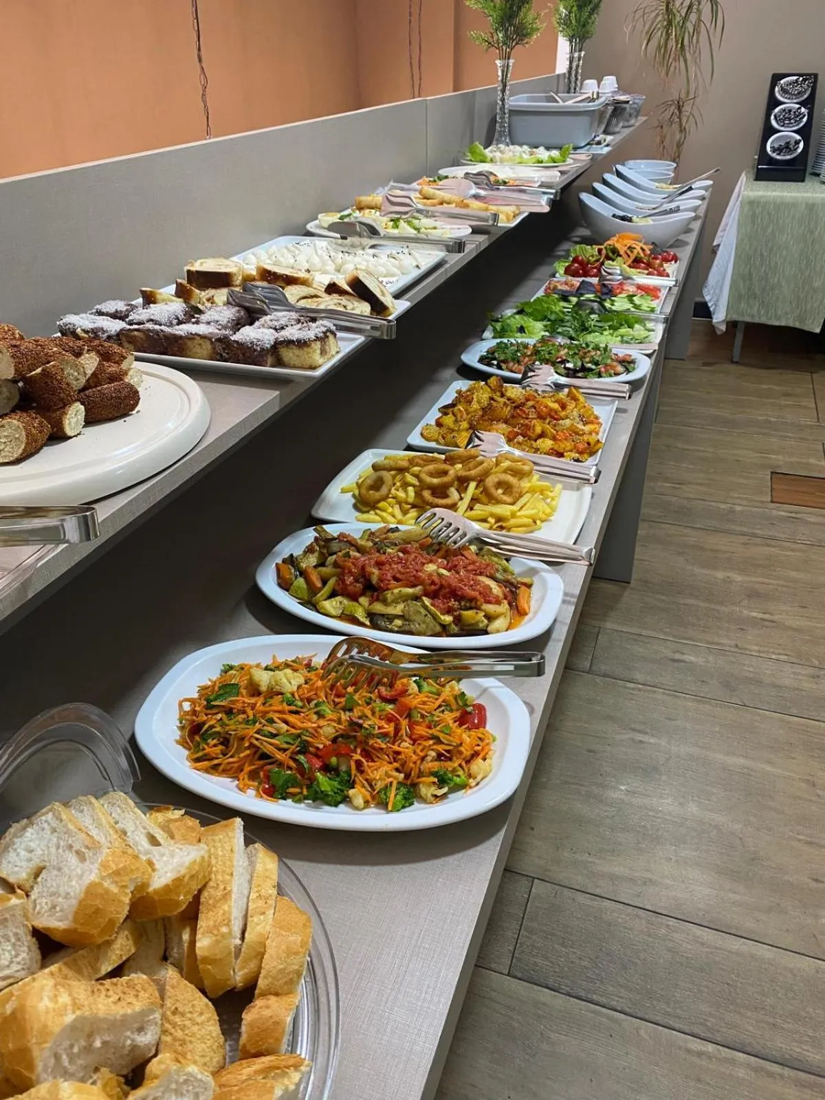 Buffet breakfast in Esse Joven Hotel