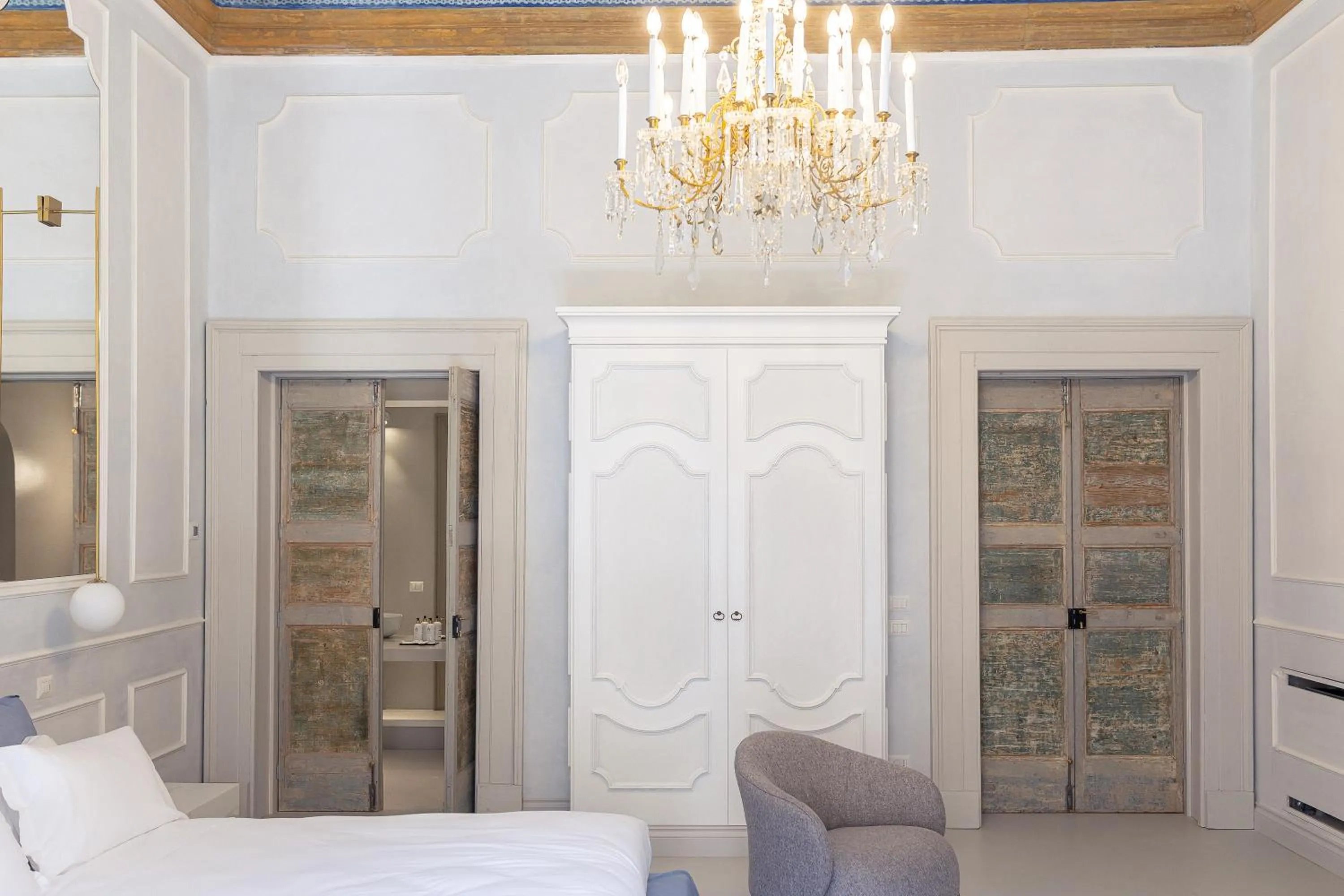 wardrobe, Bed in Palazzo Zimara Boutique Hotel - The D'Angelo Family Collection