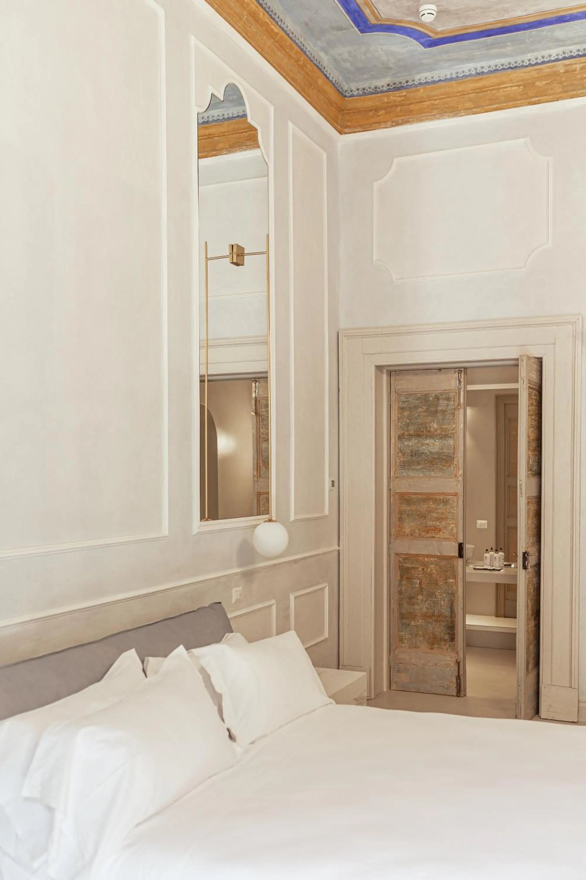 Photo of the whole room, Bed in Palazzo Zimara Boutique Hotel - The D'Angelo Family Collection