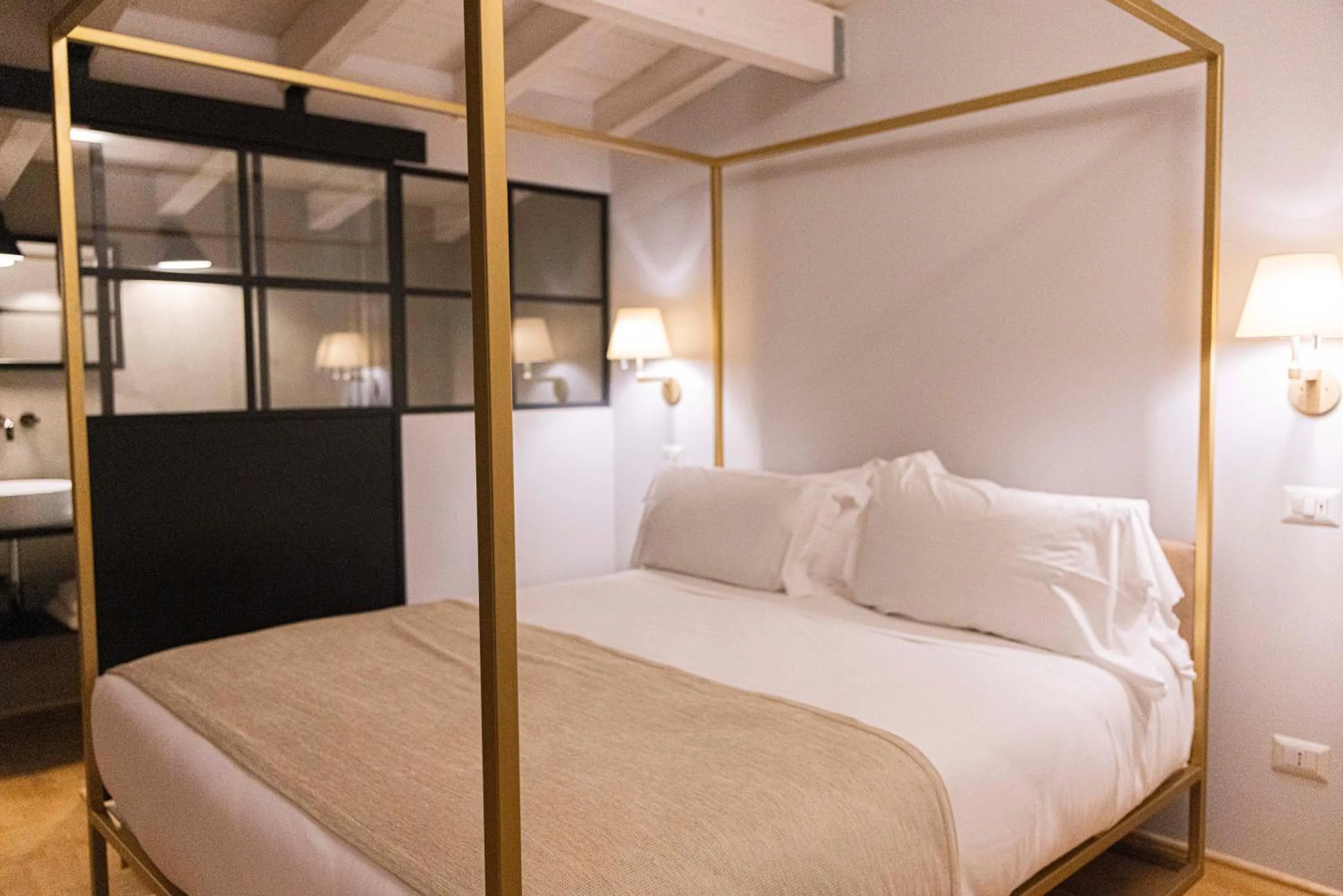 Photo of the whole room, Bed in Palazzo Zimara Boutique Hotel - The D'Angelo Family Collection