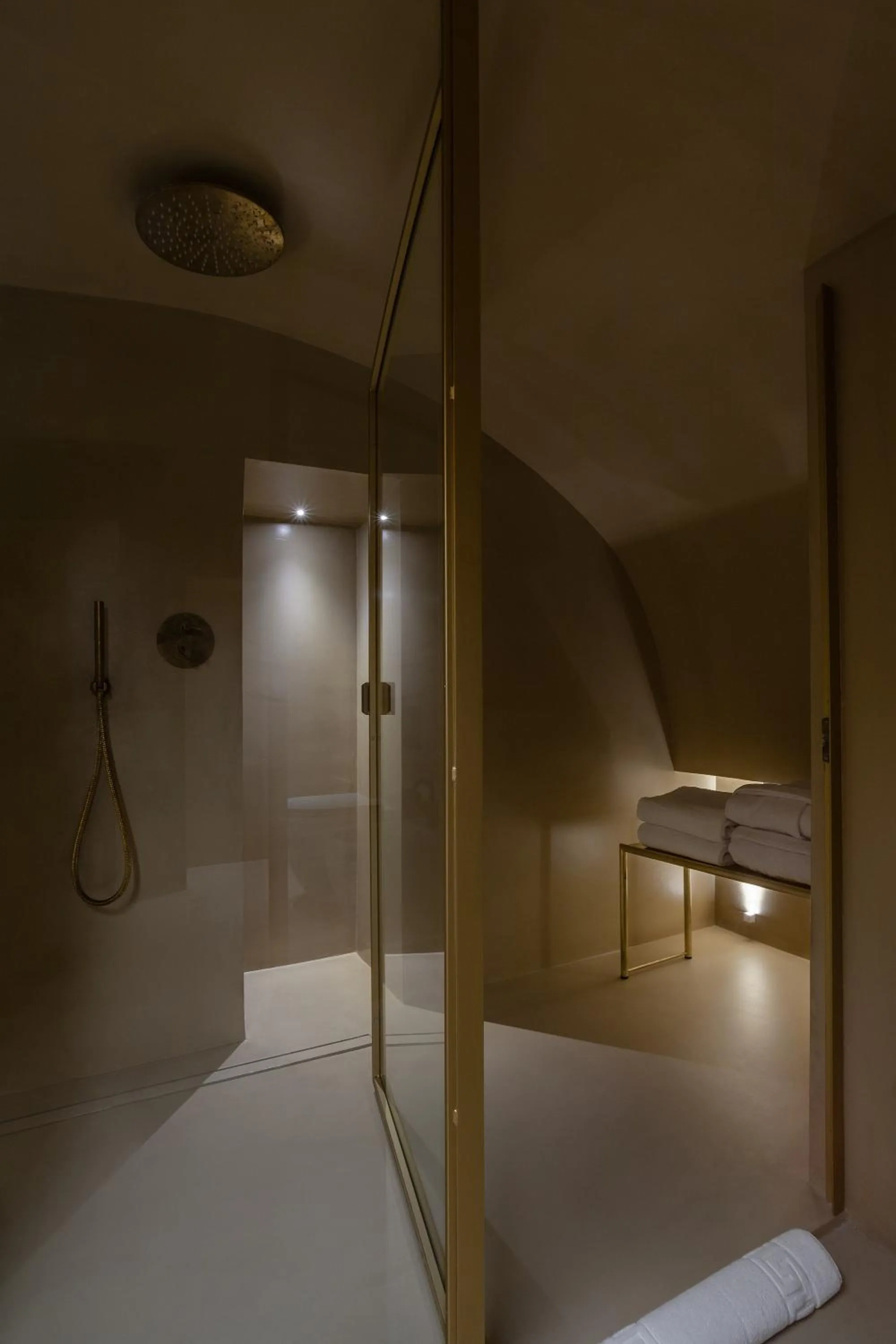 Shower, Bed in Palazzo Zimara Boutique Hotel - The D'Angelo Family Collection
