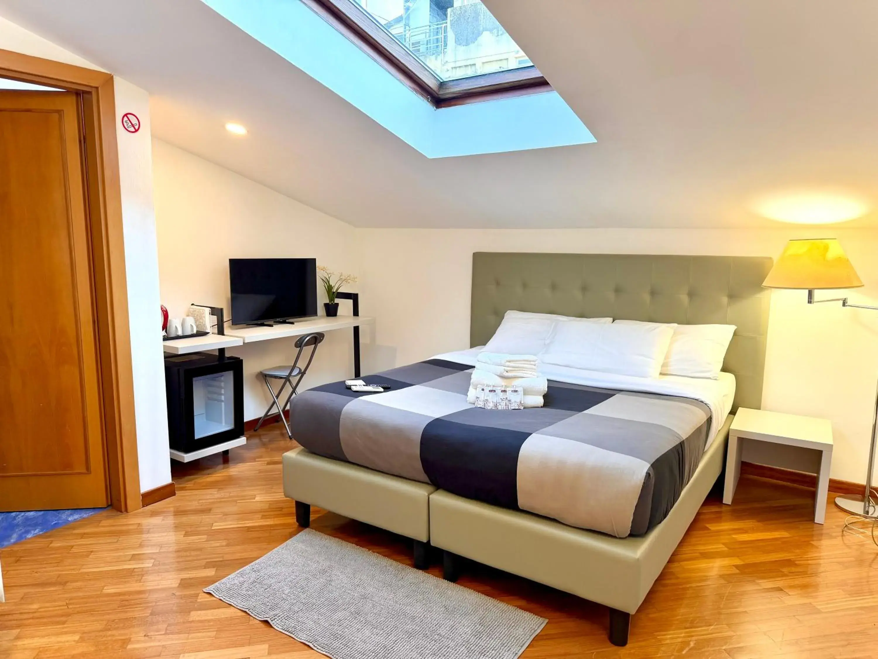 Double Room with Private Bathroom in Attic Garden Double Room with Private Bathroom in Attic Garden