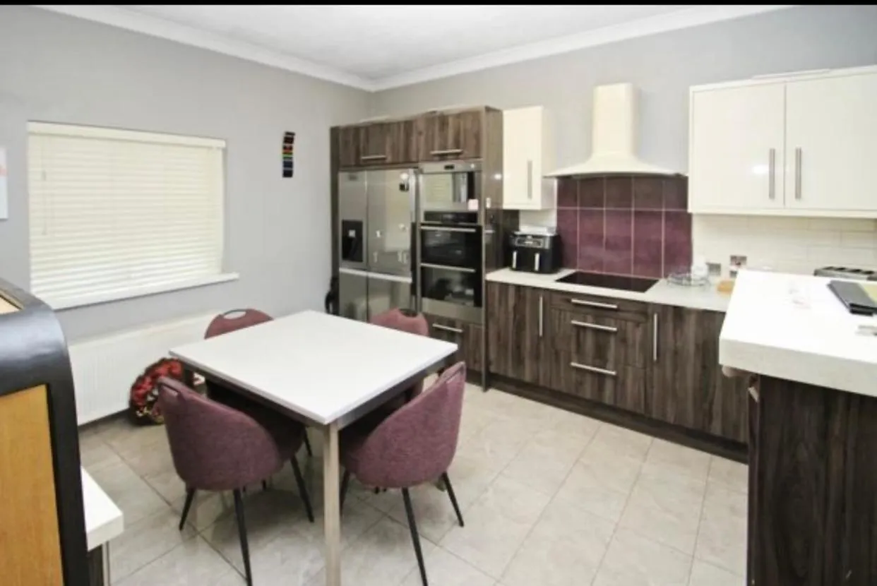 Kitchen/Kitchenette in Almara Guest House