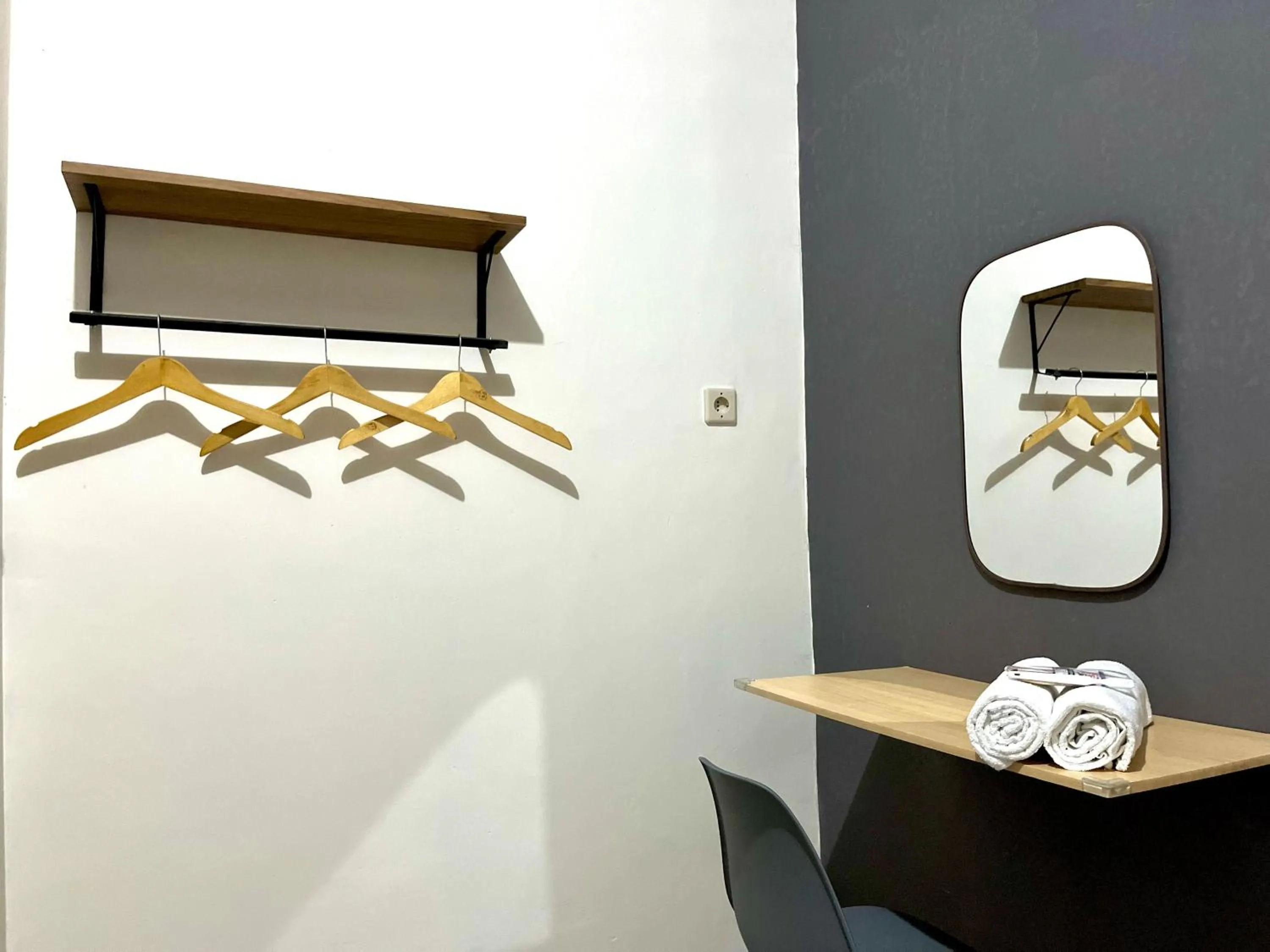 wardrobe in Urbanview De Path House Syariah Boyolali