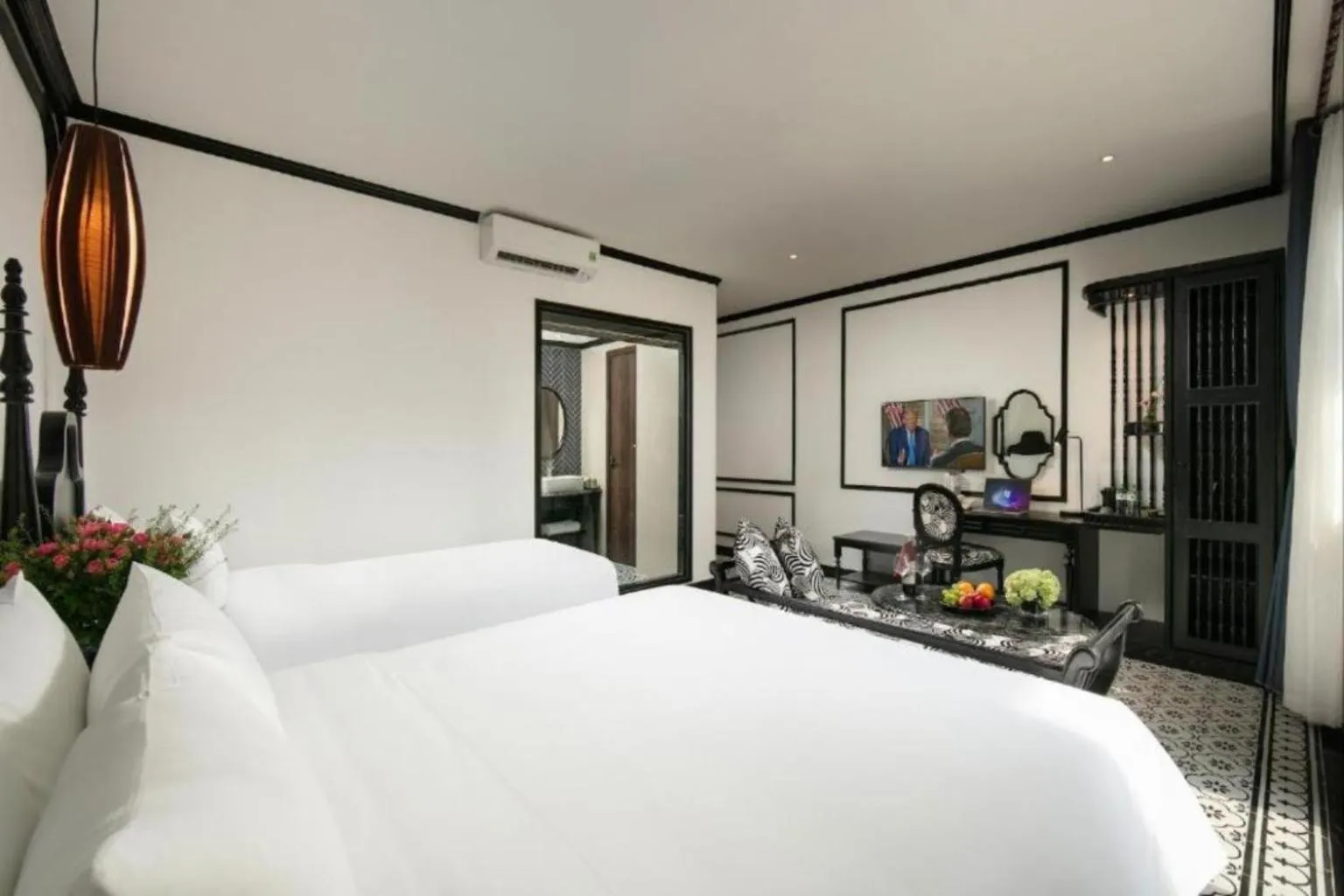 Bed in Hanoi Le Chateau Hotel & Spa