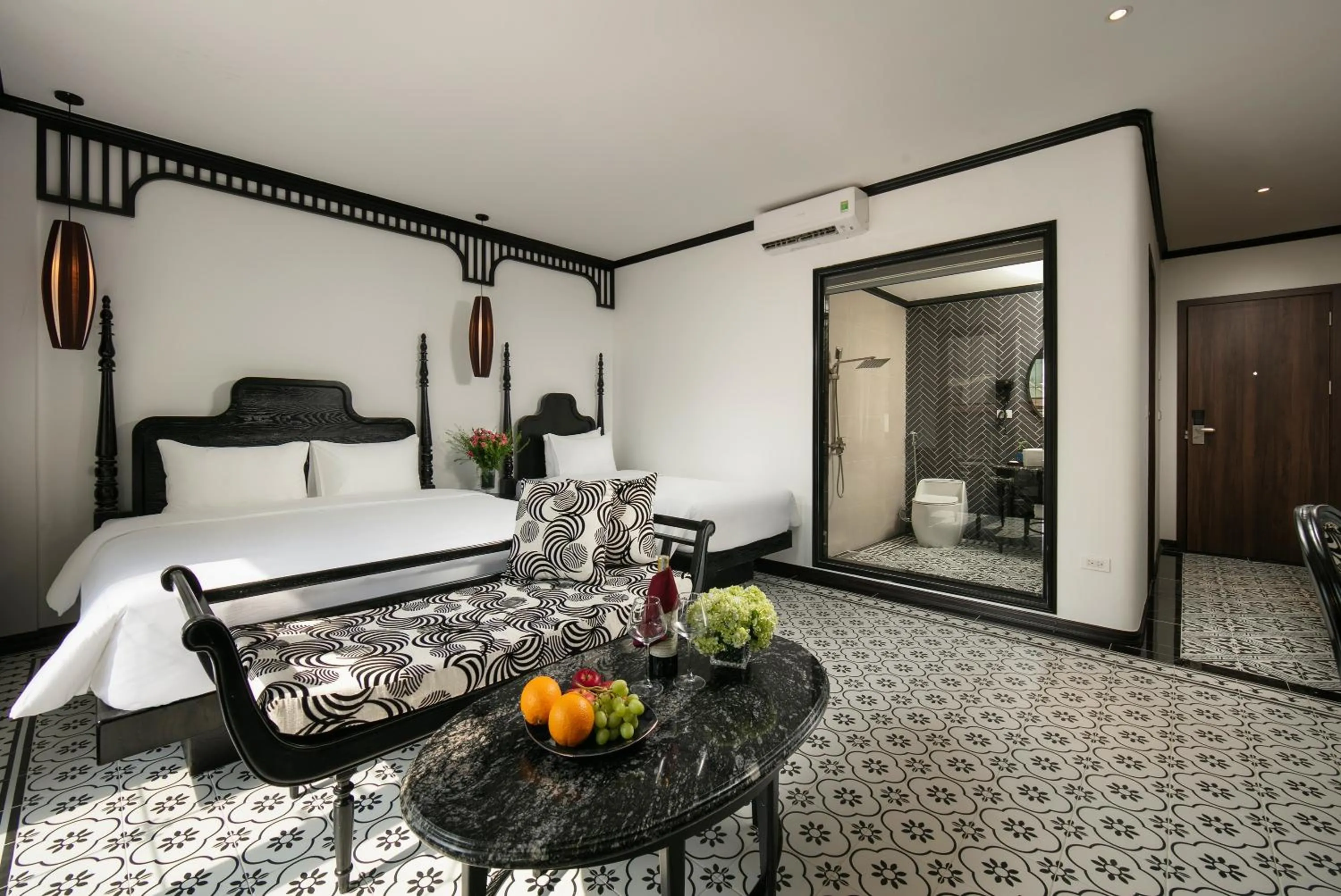 Bed in Hanoi Le Chateau Hotel & Spa