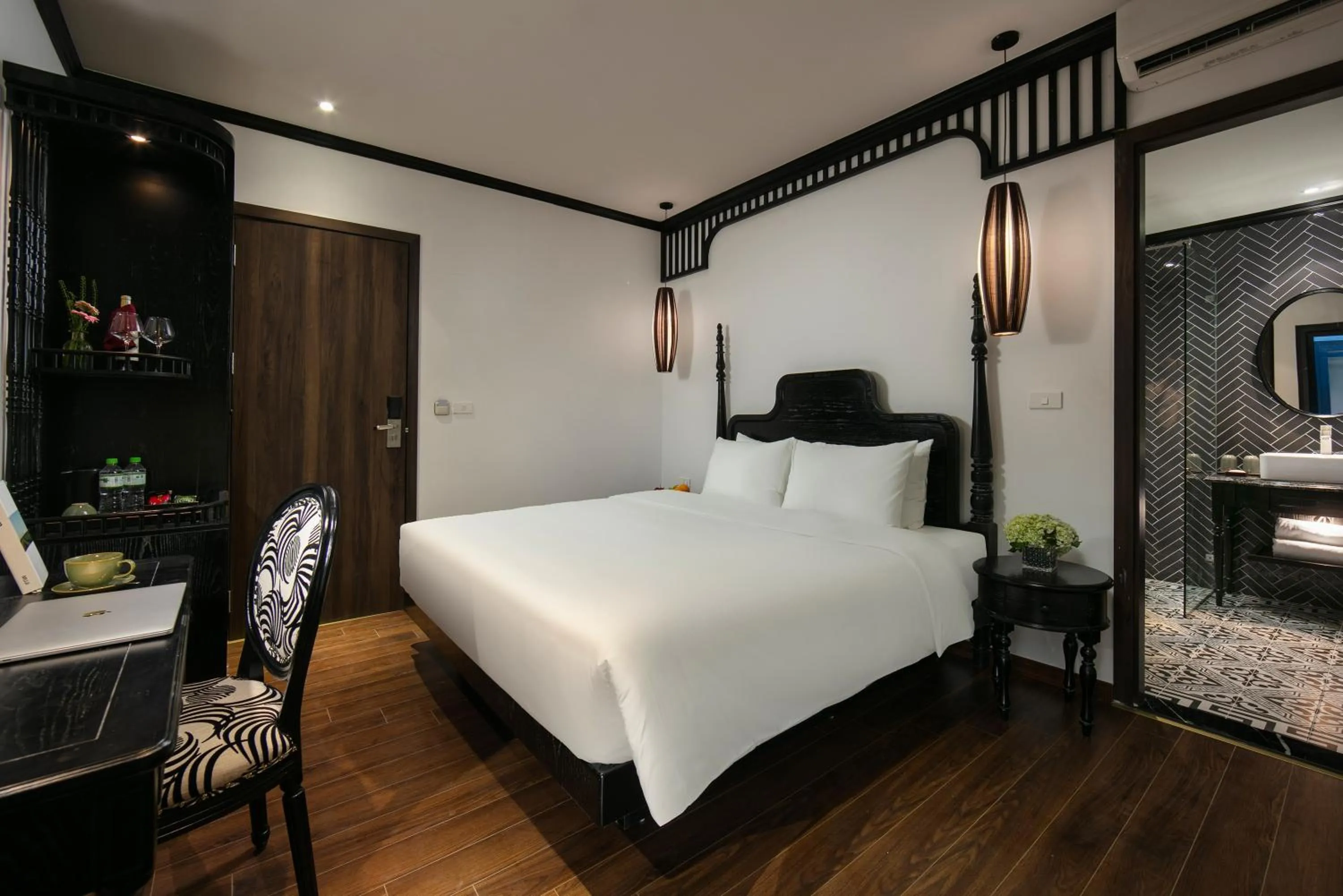 Photo of the whole room, Bed in Hanoi Le Chateau Hotel & Spa