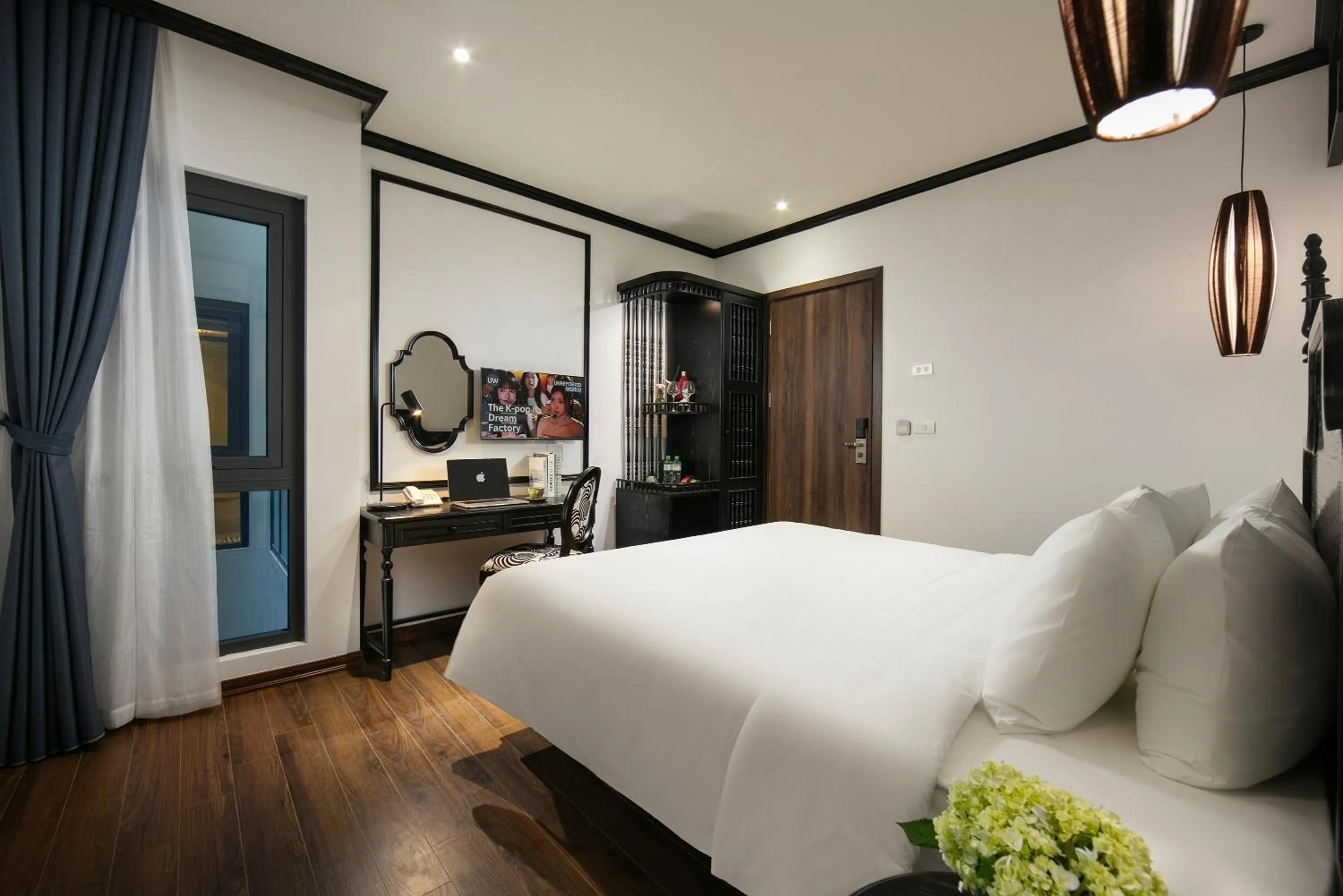 TV and multimedia, Bed in Hanoi Le Chateau Hotel & Spa