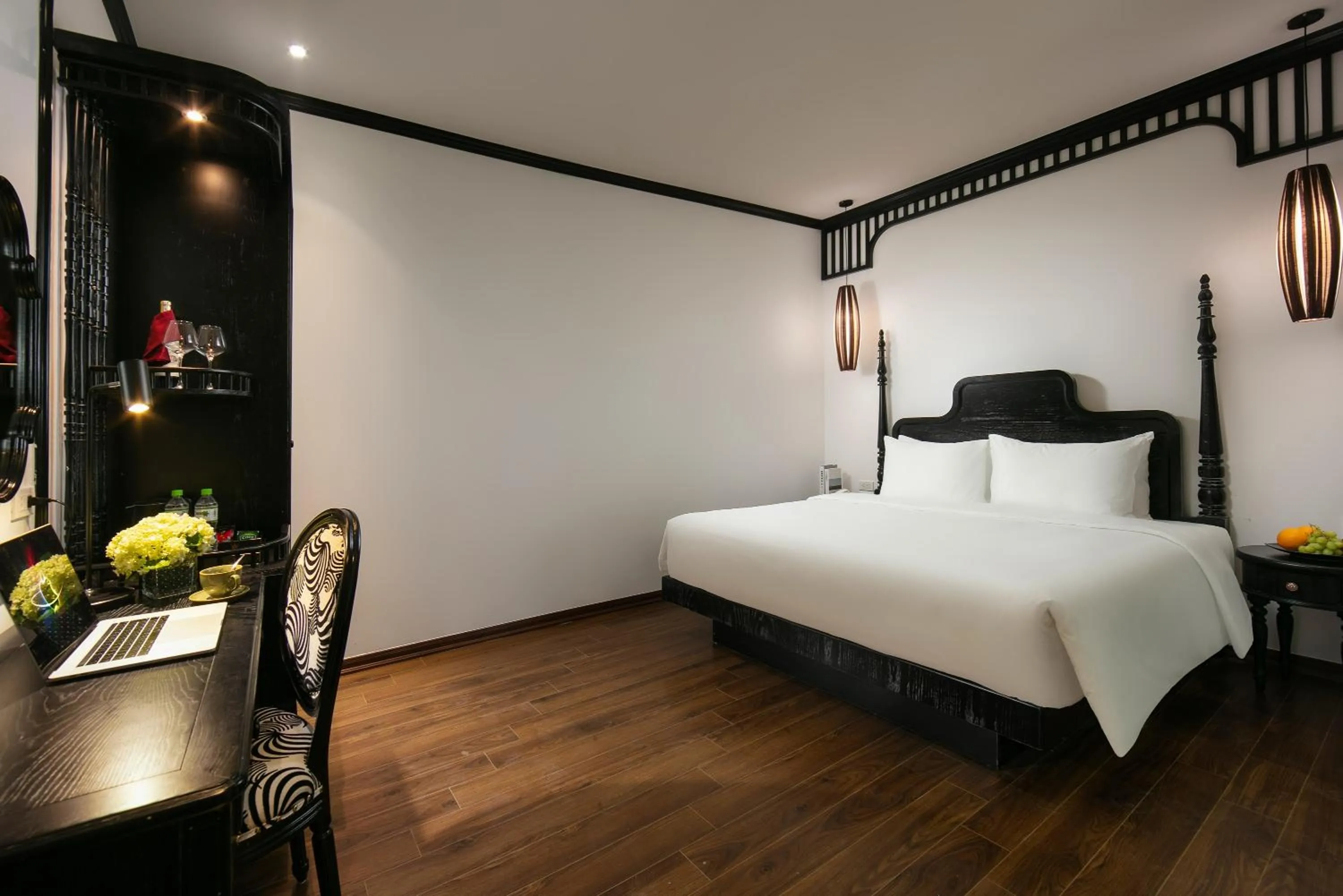 Bed in Hanoi Le Chateau Hotel & Spa