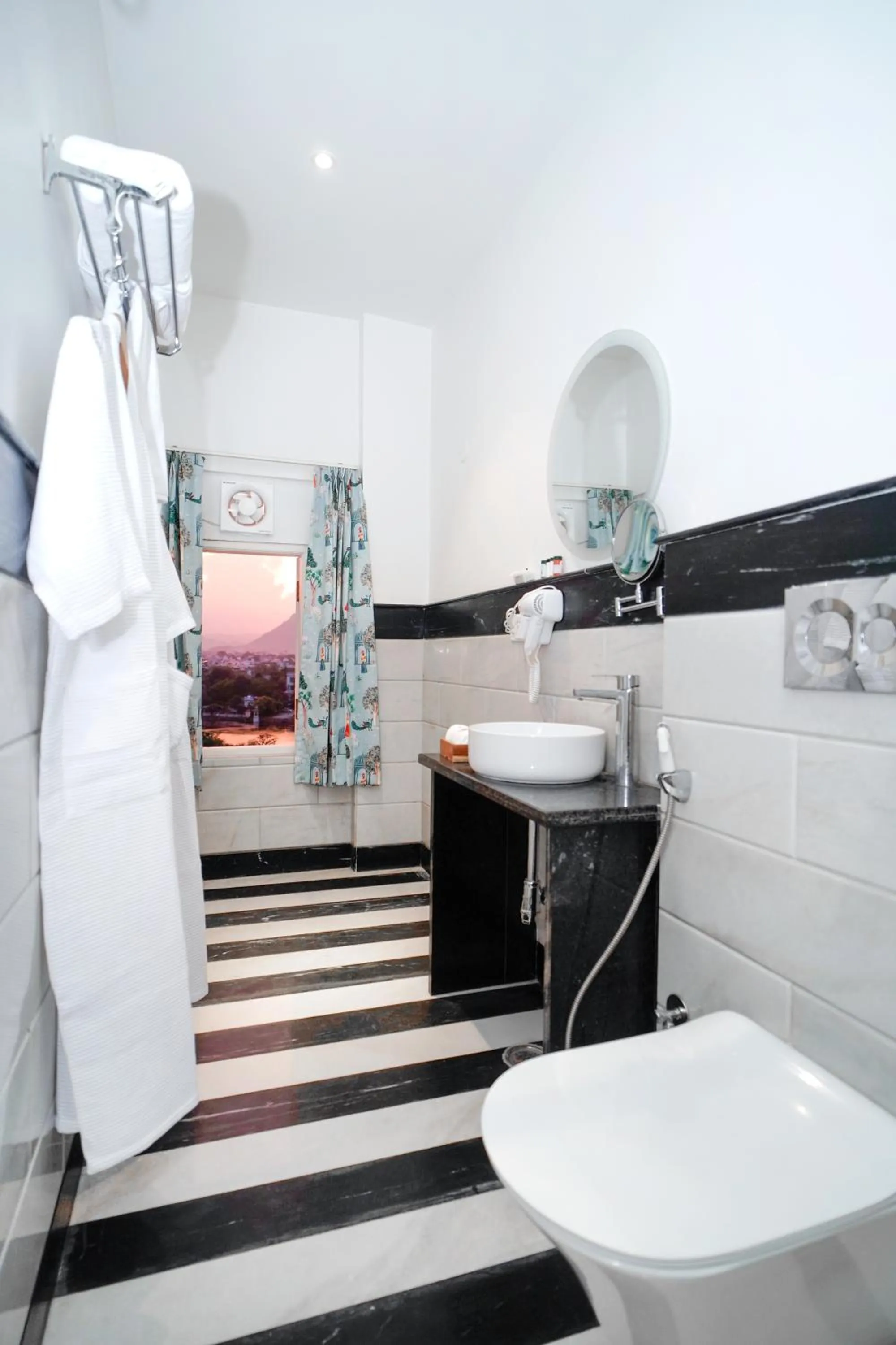 Toilet, Bed in Grandrosse Boutique - Pichola Lake Facing Hotel