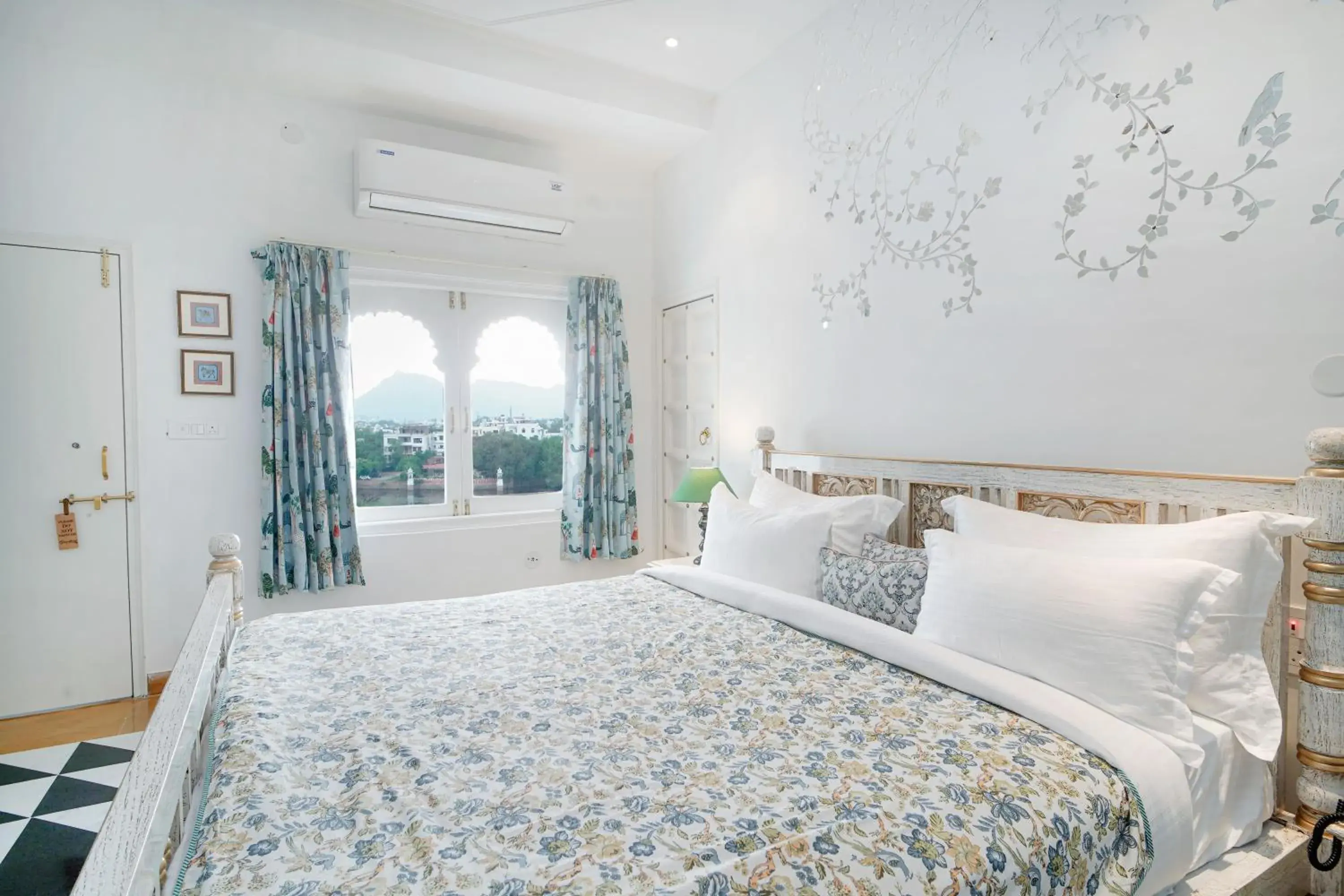 Double Room with Lake View in Grandrosse Boutique - Pichola Lake Facing Hotel Double Room with Lake View in Grandrosse Boutique - Pichola Lake Facing Hotel