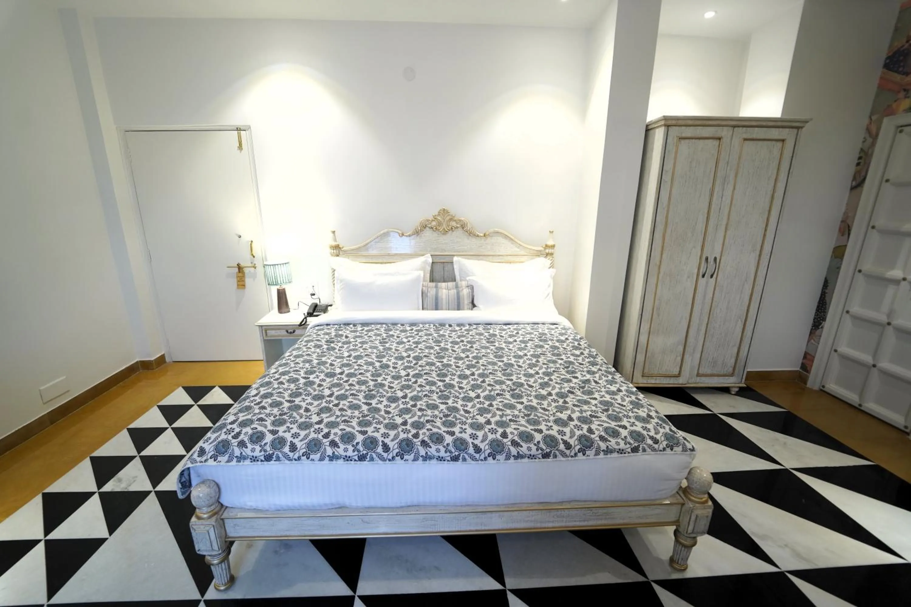 Bed in Grandrosse Boutique - Pichola Lake Facing Hotel