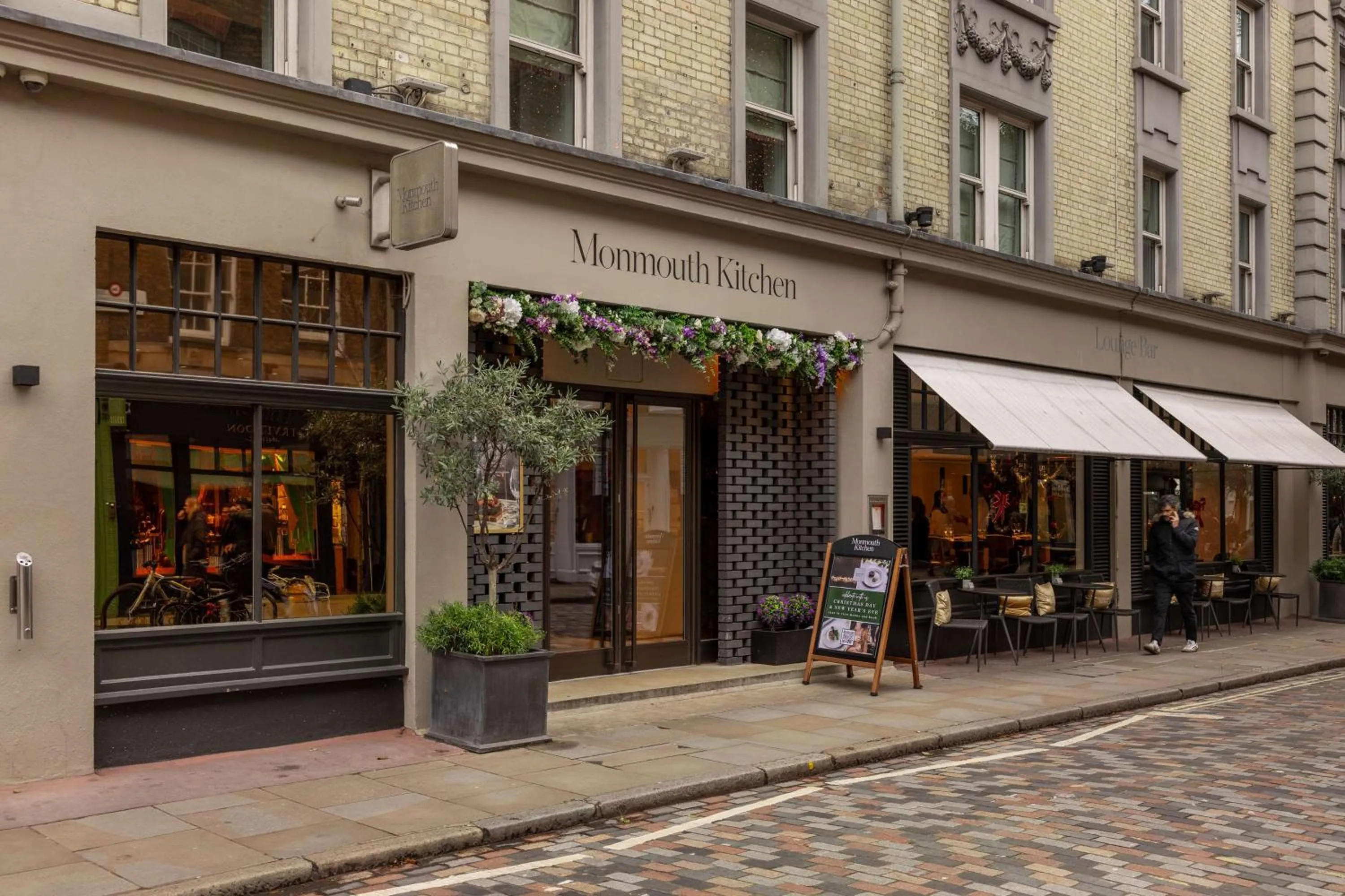 Restaurant/places to eat in Radisson Blu Hotel, London Mercer Street