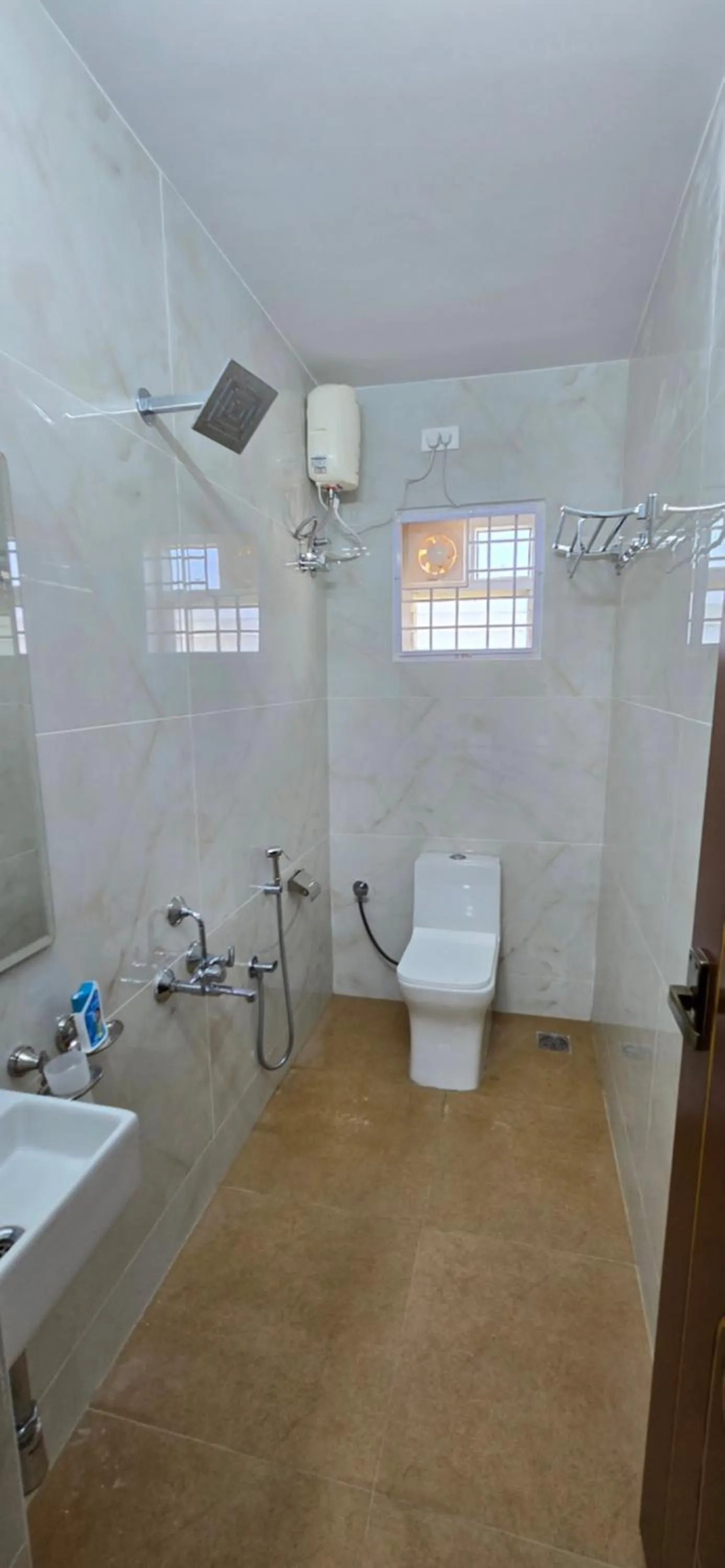 Hotel NJ RESIDENCY NEAR DLF IT PARK, RMZ SOFTWARE PARK, L&T ECC, CHENNAI TRADE CENTRE & MIOT