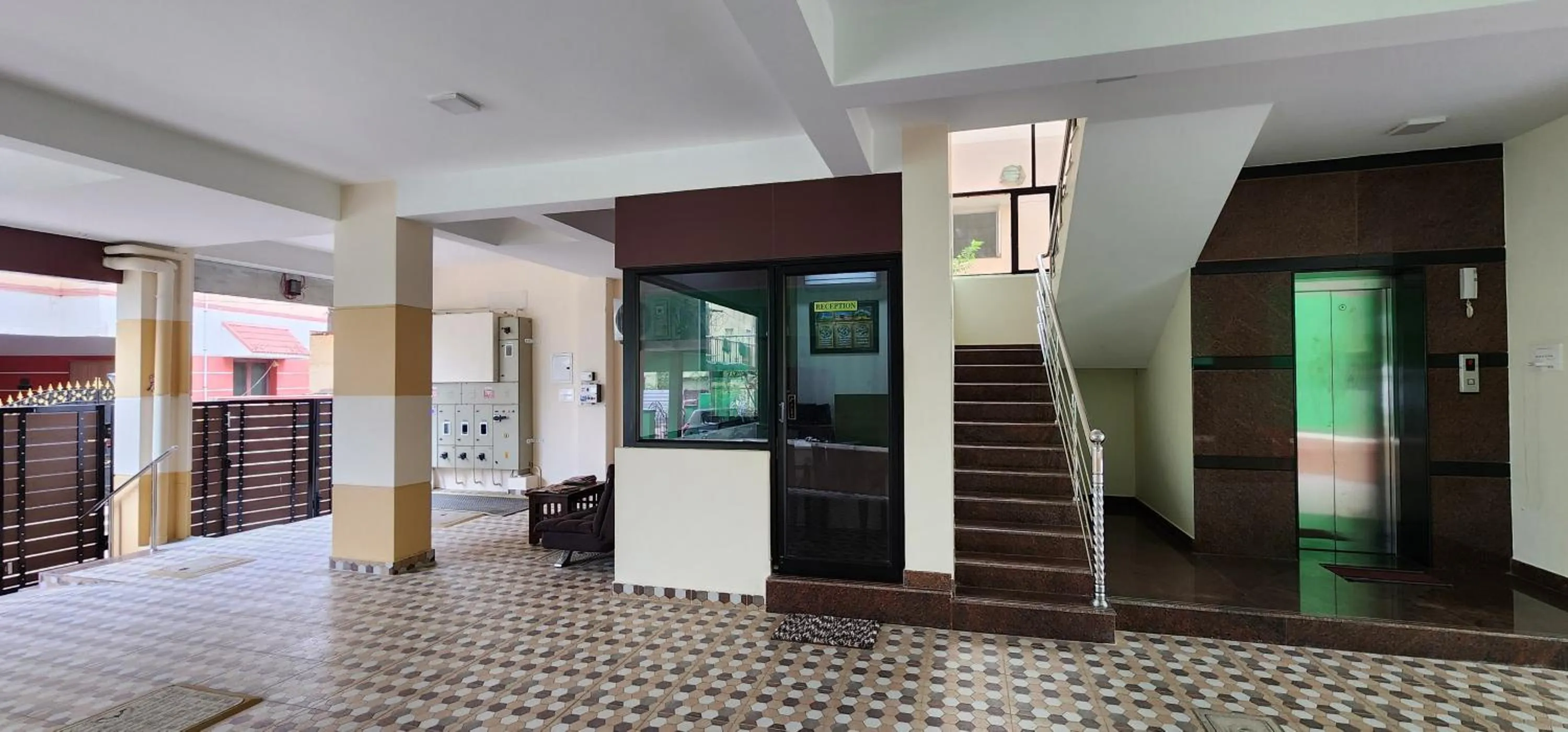 Lobby or reception in Hotel NJ RESIDENCY NEAR DLF IT PARK, RMZ SOFTWARE PARK, L&T ECC, CHENNAI TRADE CENTRE & MIOT