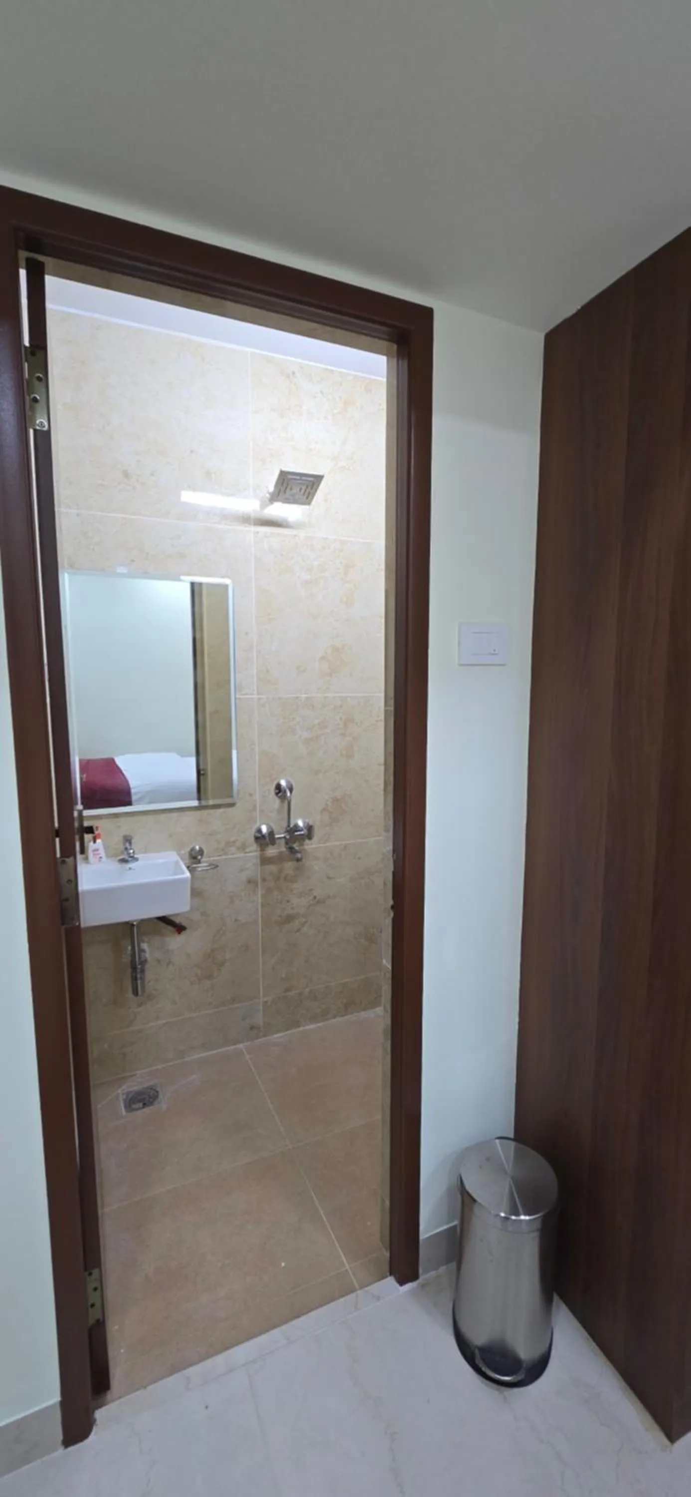 Hotel NJ RESIDENCY NEAR DLF IT PARK, RMZ SOFTWARE PARK, L&T ECC, CHENNAI TRADE CENTRE & MIOT