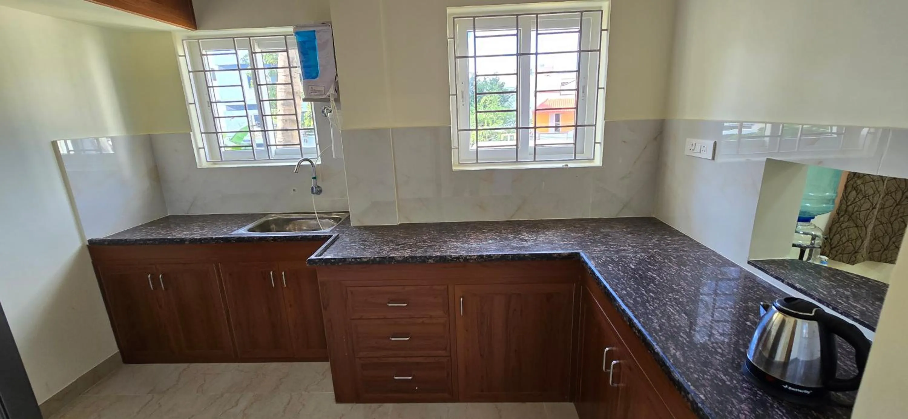 Hotel NJ RESIDENCY NEAR DLF IT PARK, RMZ SOFTWARE PARK, L&T ECC, CHENNAI TRADE CENTRE & MIOT