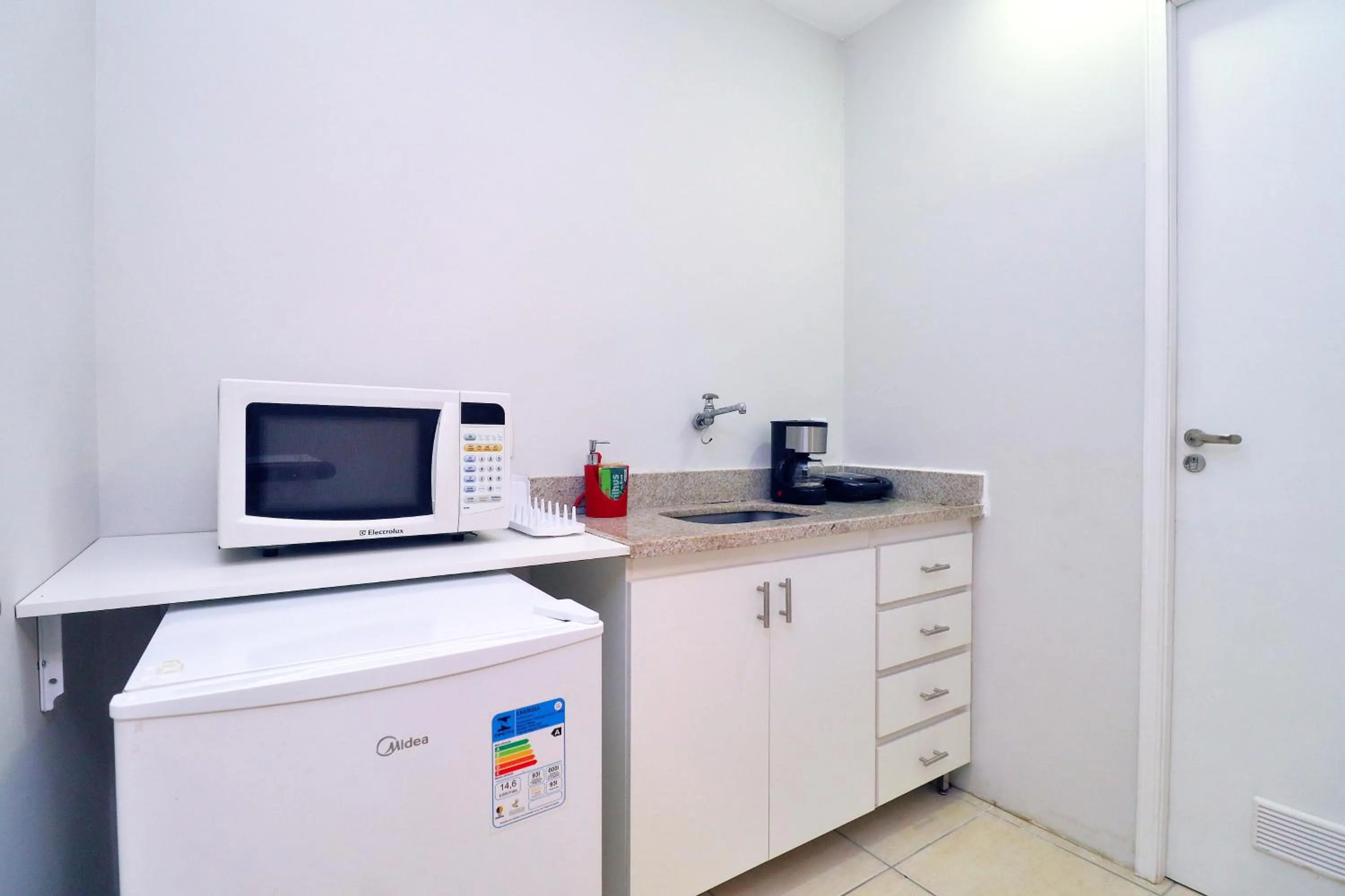 Coffee/tea facilities in Rio Spot Copacabana Suites U053