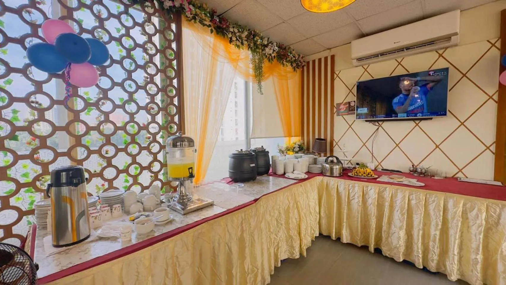 Restaurant/places to eat in Circle Inn