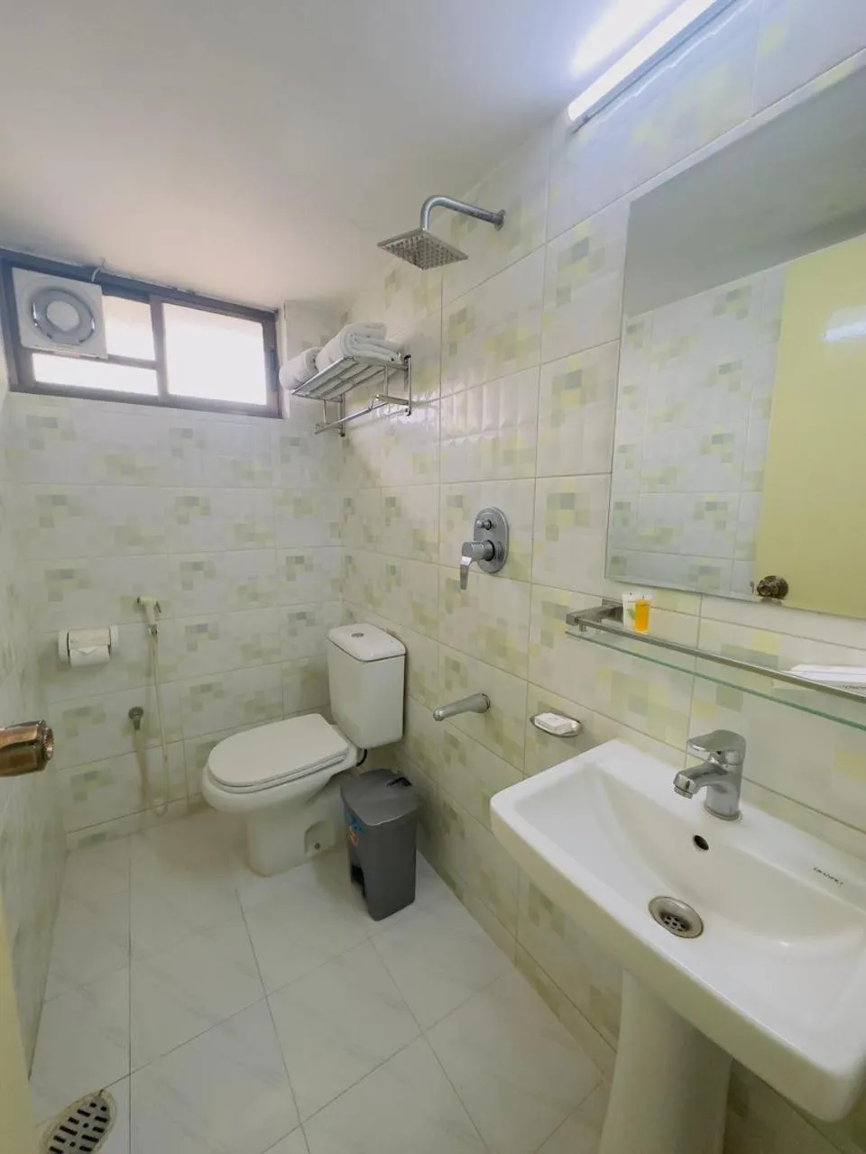 Toilet in Circle Inn