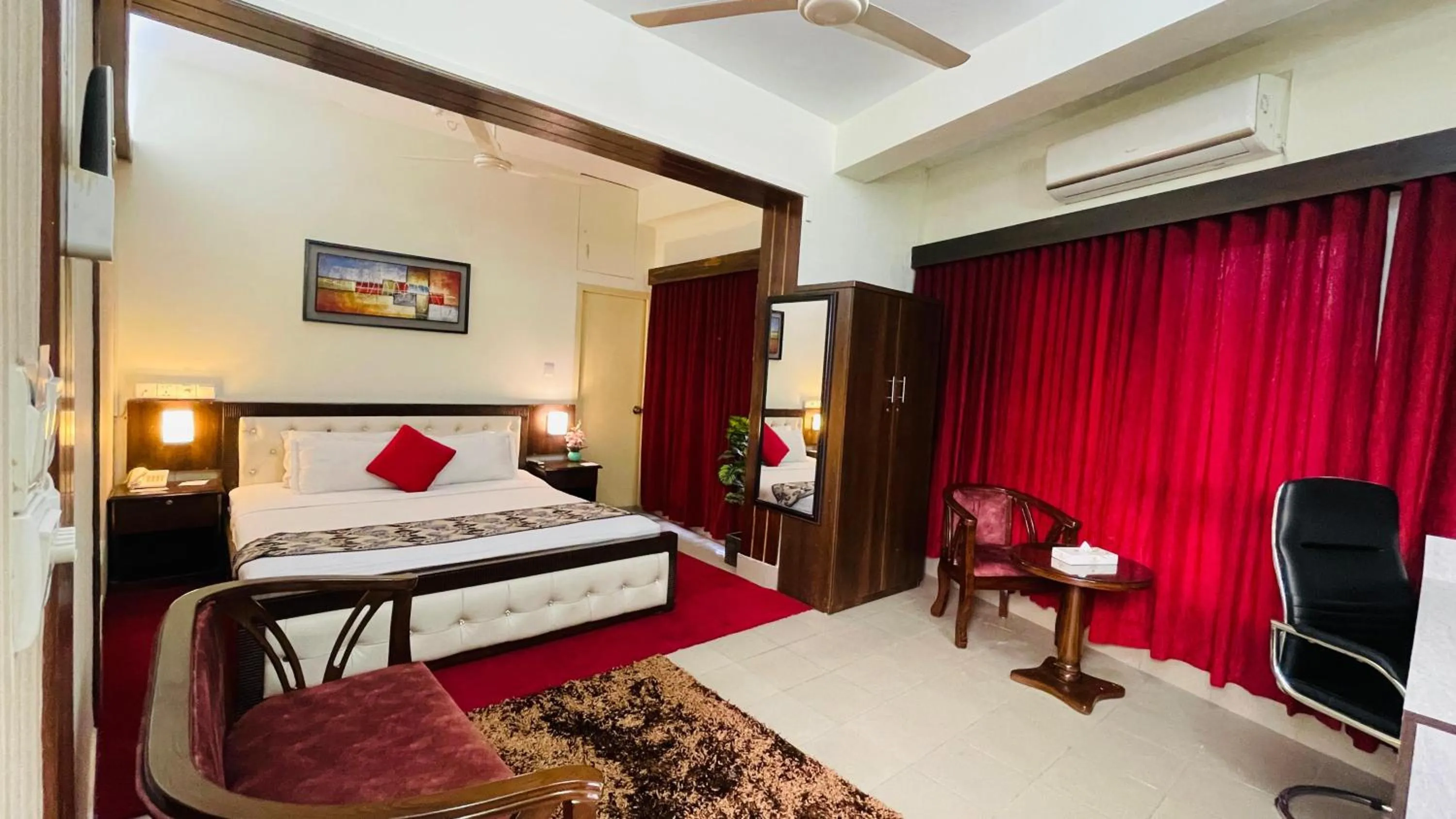 Bedroom in Circle Inn