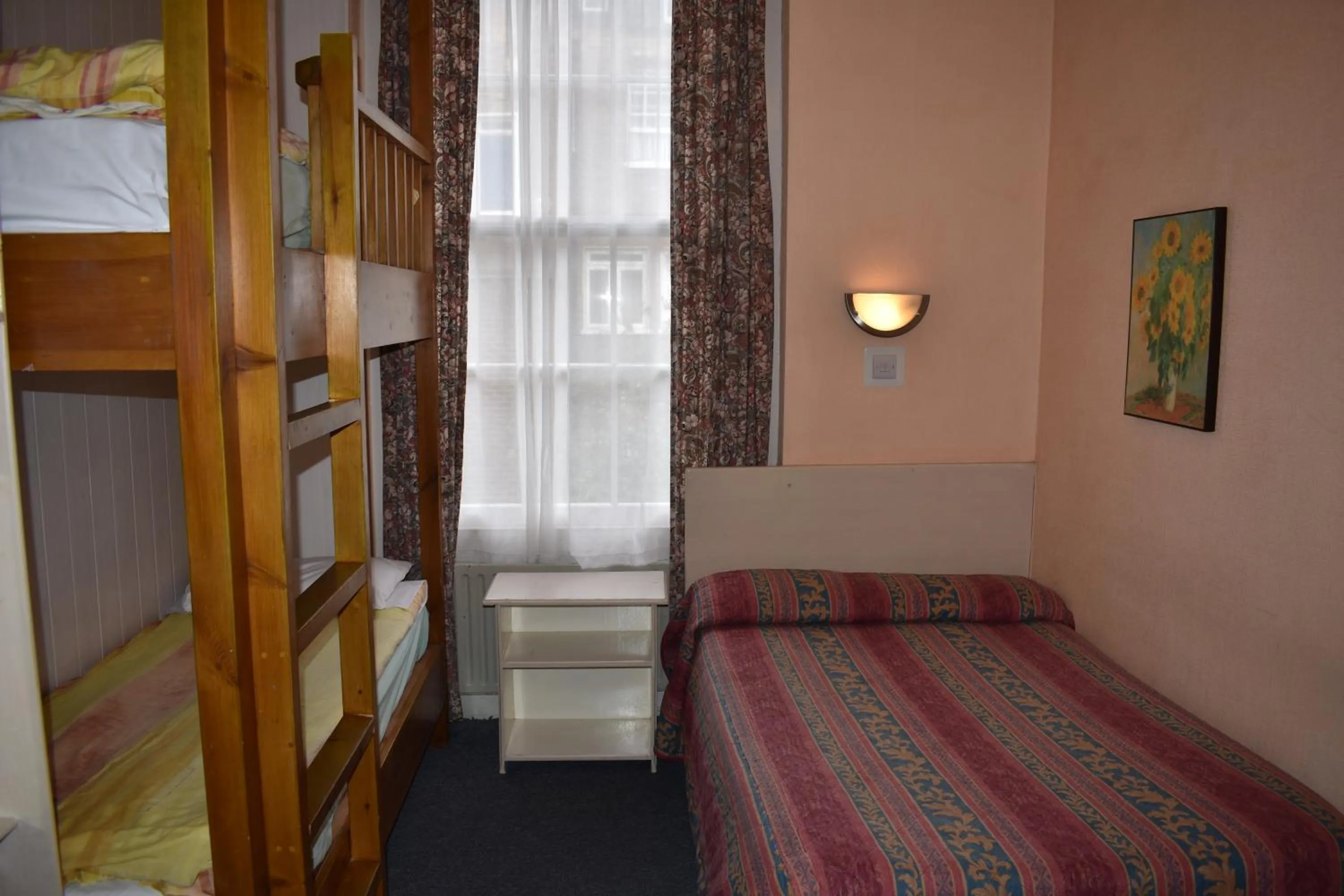 Bedroom, Bed in Macdonald Hotel