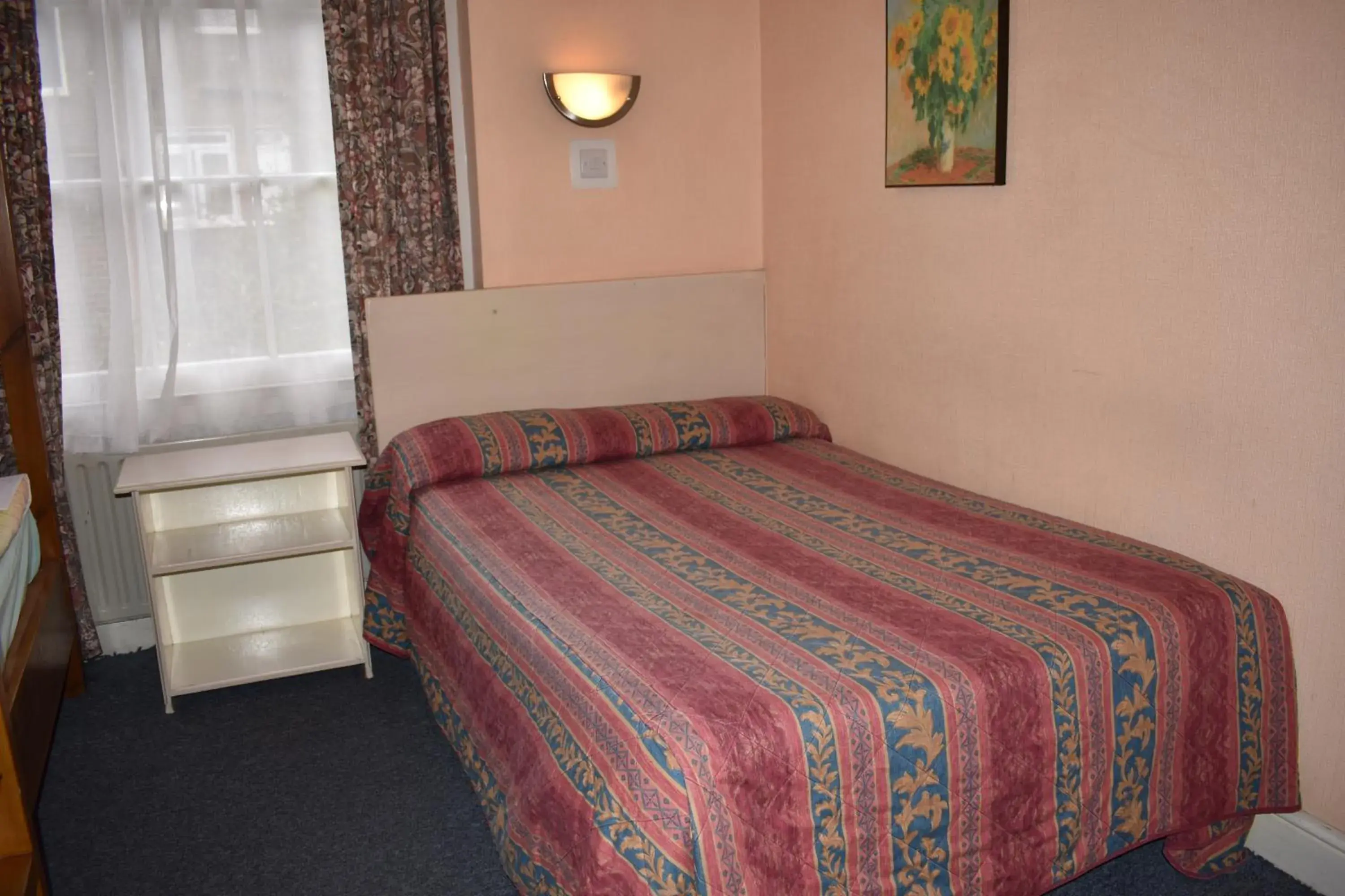 Quadruple Room with Private Bathroom in Macdonald Hotel Quadruple Room with Private Bathroom in Macdonald Hotel