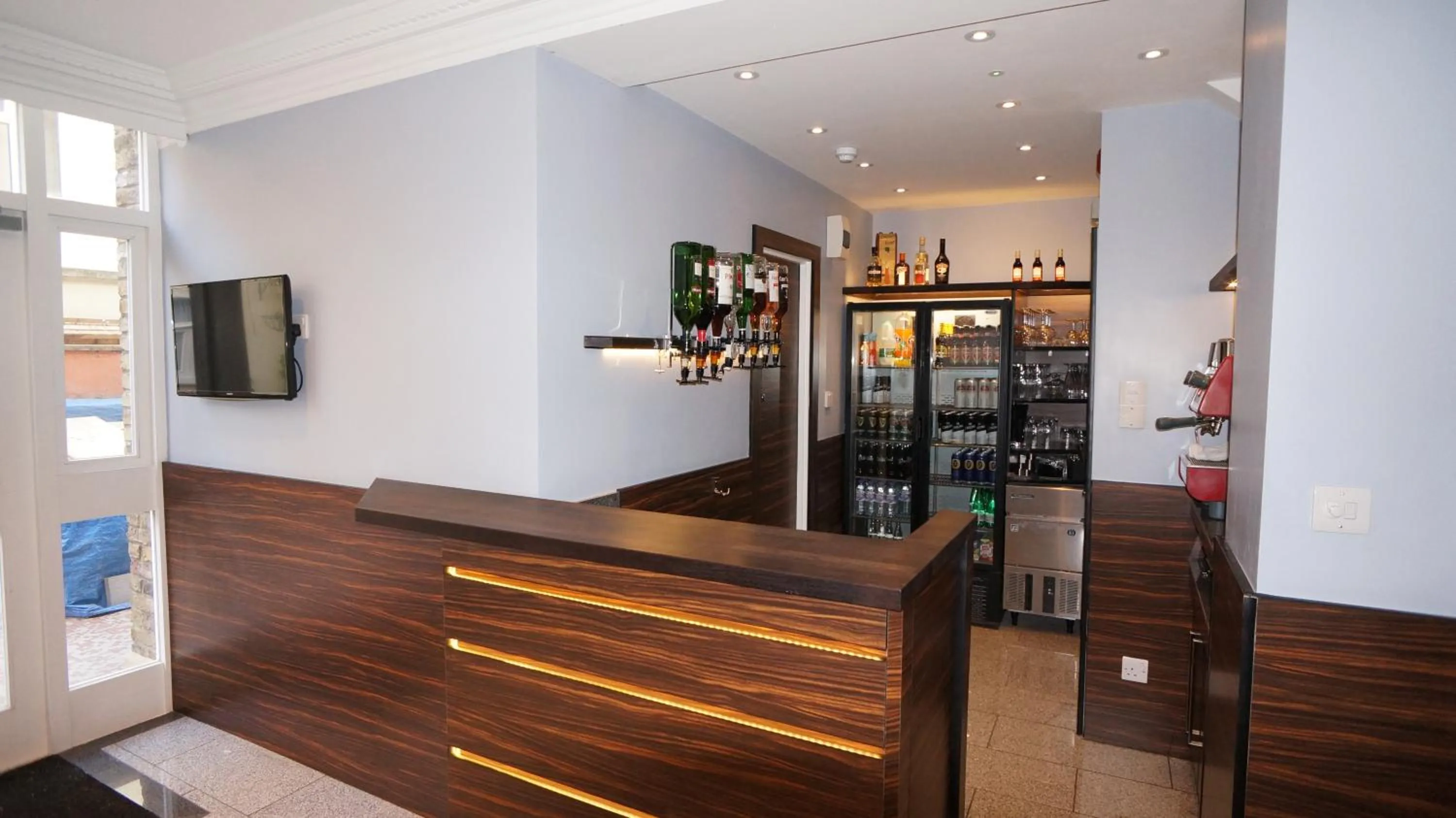 Lounge or bar in Crestfield Hotel