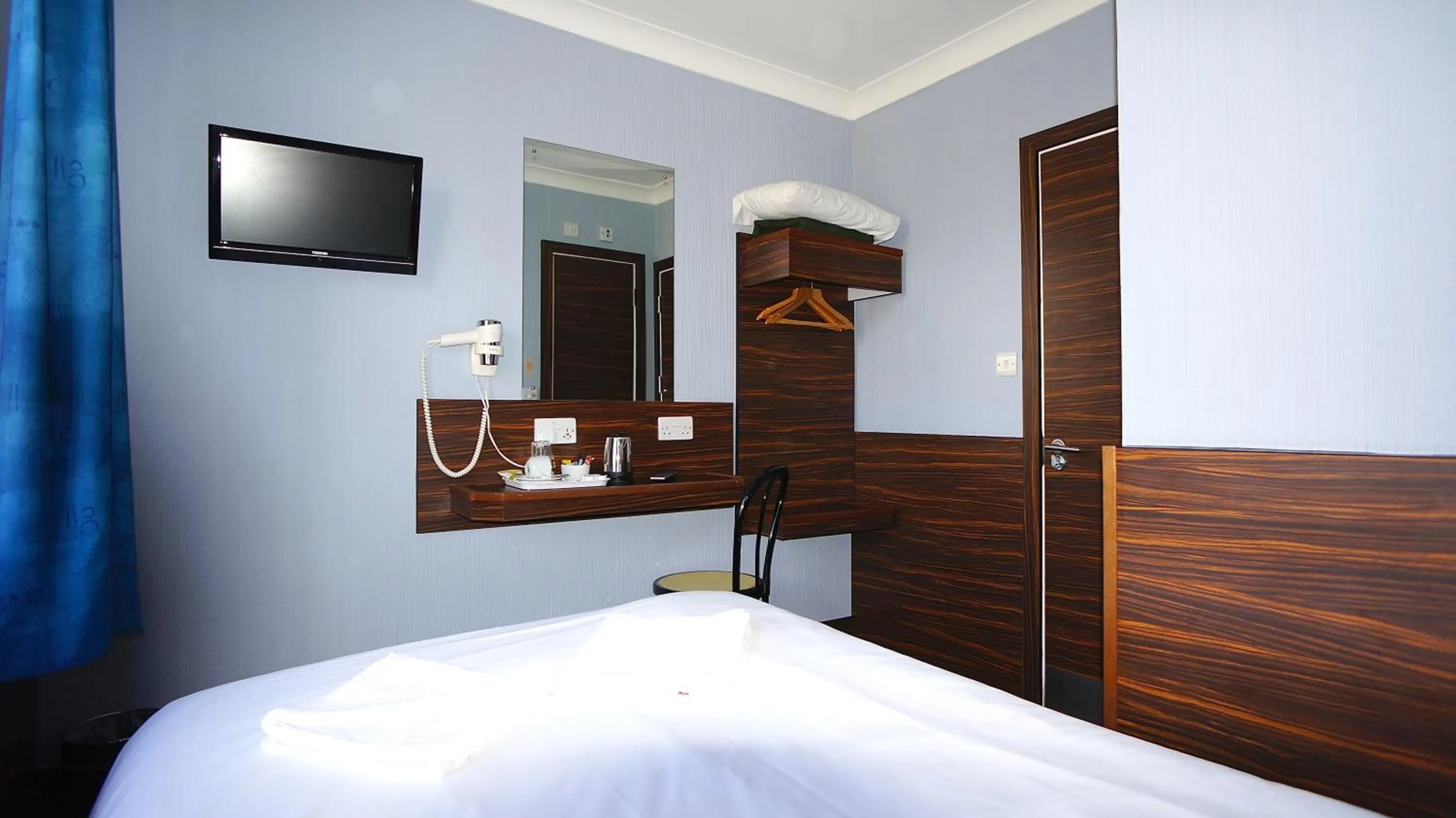 Decorative detail, Bed in Crestfield Hotel