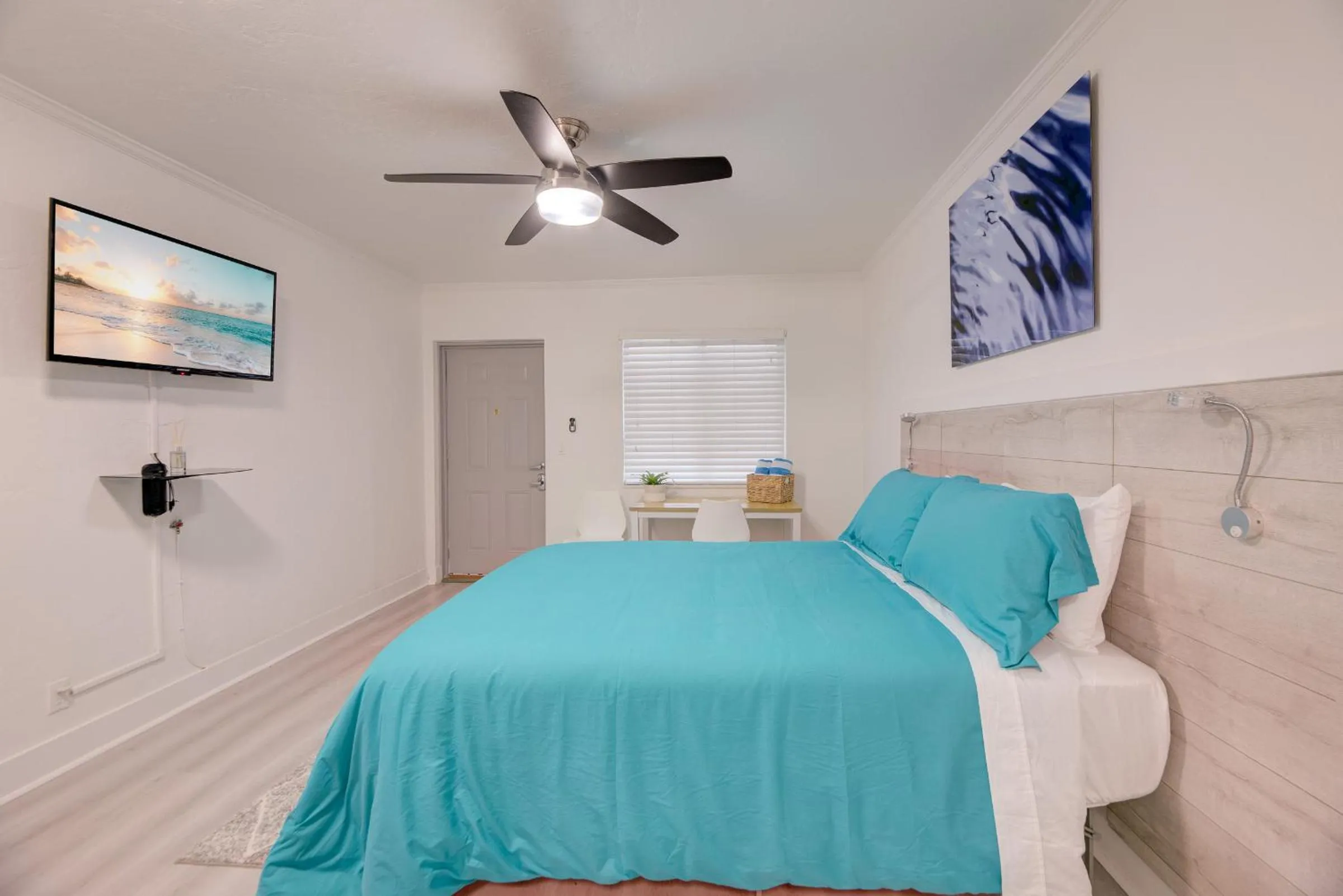 Photo of the whole room, Bed in Costa Este