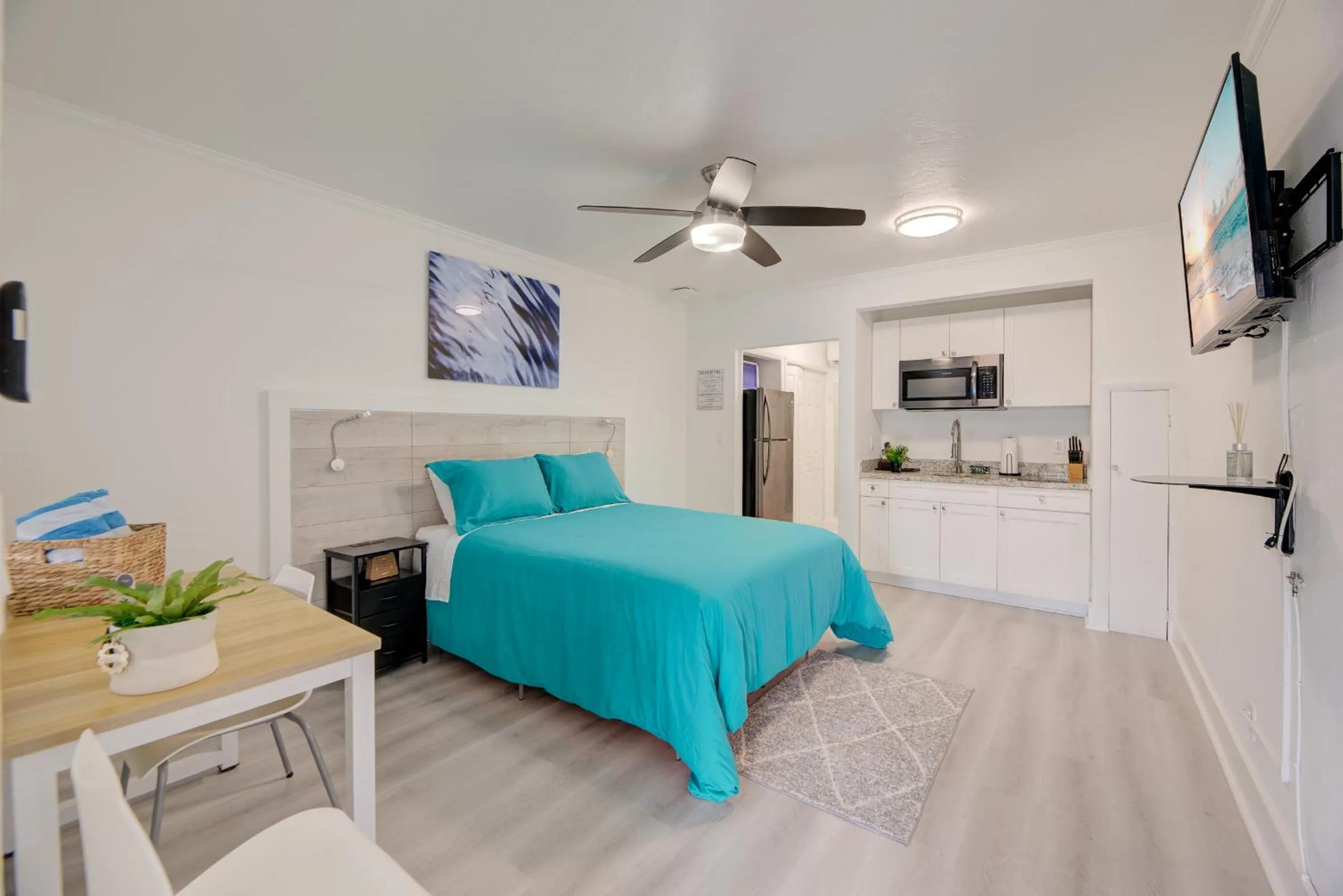 Photo of the whole room, Bed in Costa Este