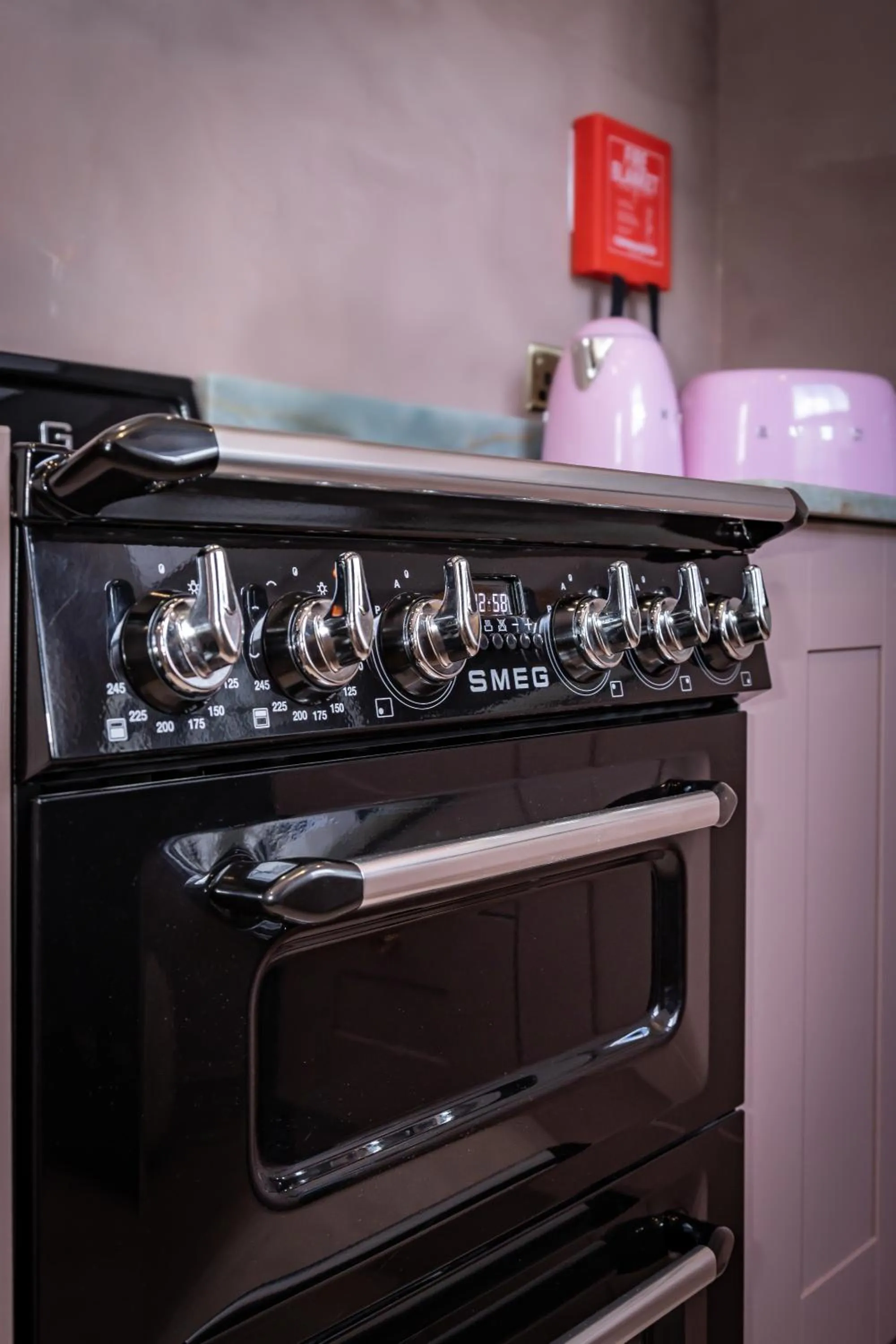 stove in The Rokxy Townhouses & Residences - Kings Cross