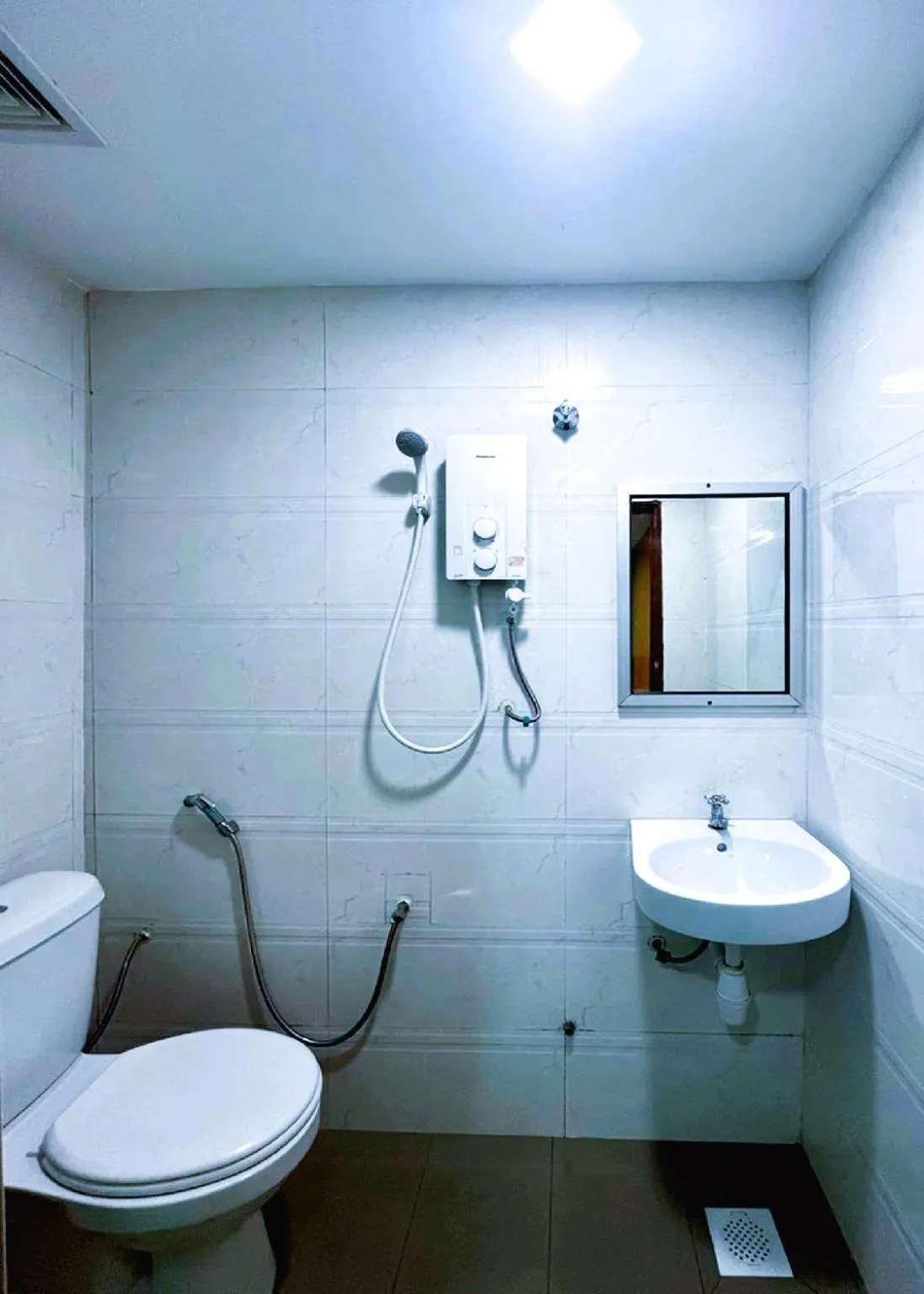 Bathroom in ARK Serendah Hotel