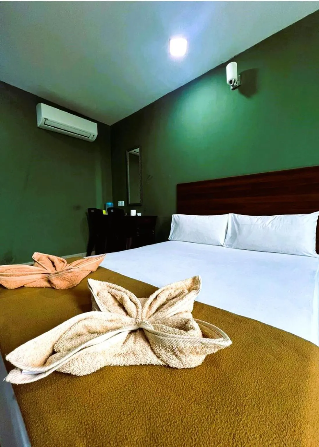 Bedroom, Bed in ARK Serendah Hotel
