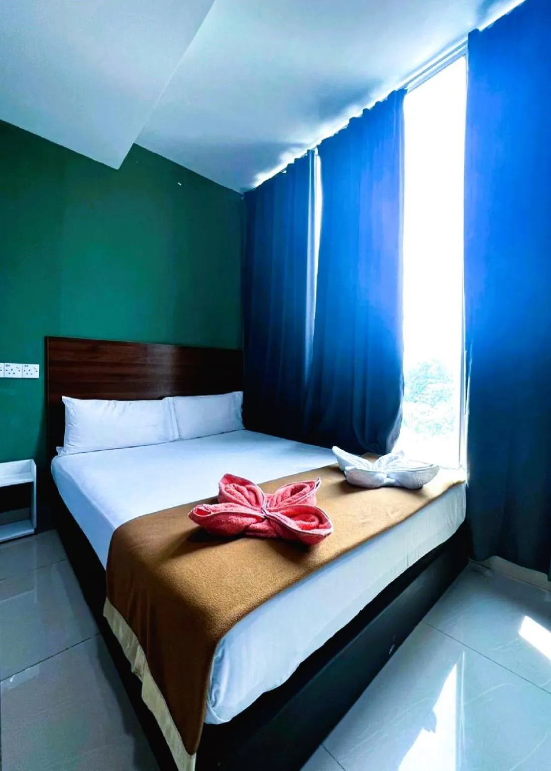 Photo of the whole room, Bed in ARK Serendah Hotel