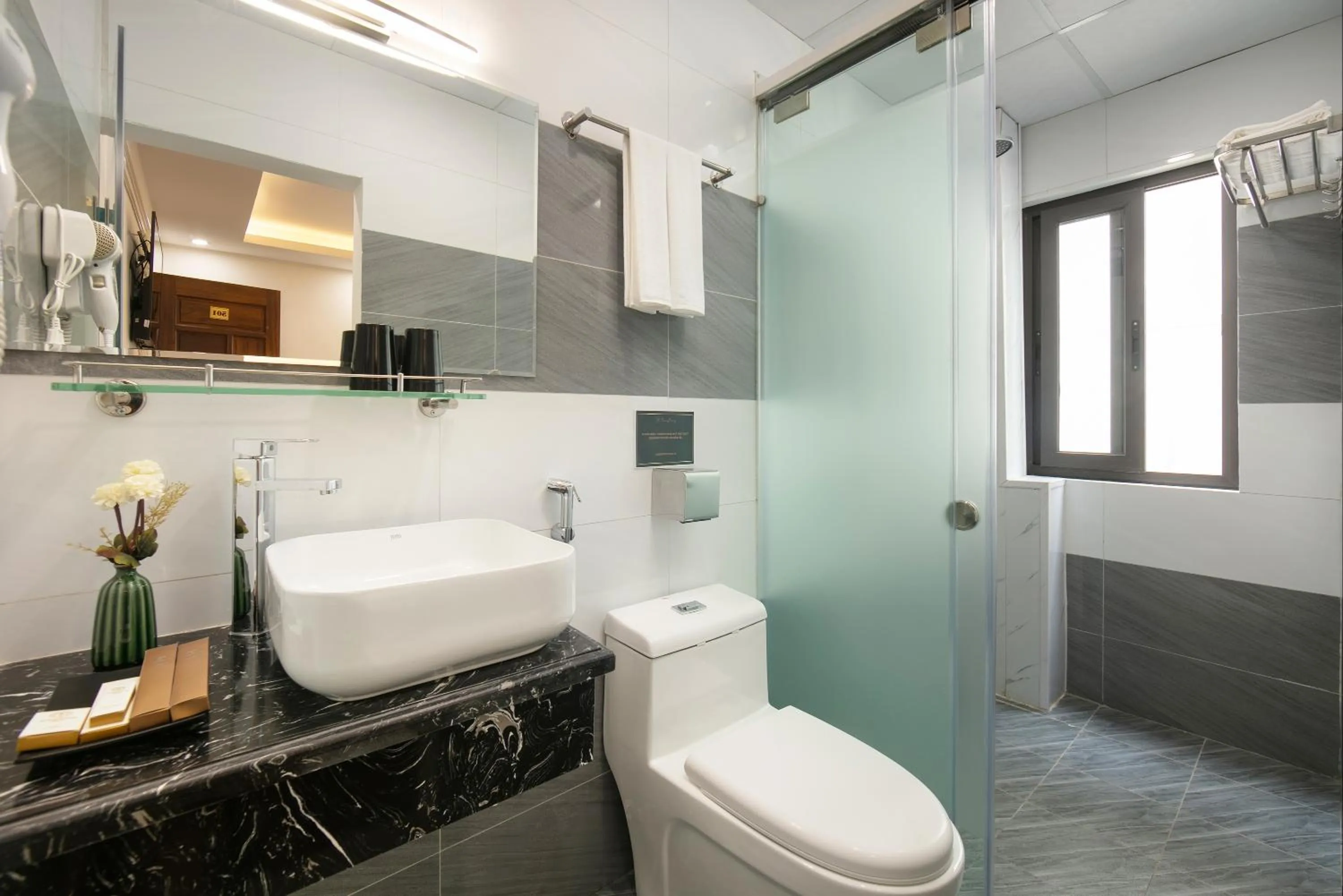 Toilet in TrangTrang Luxury Hotel