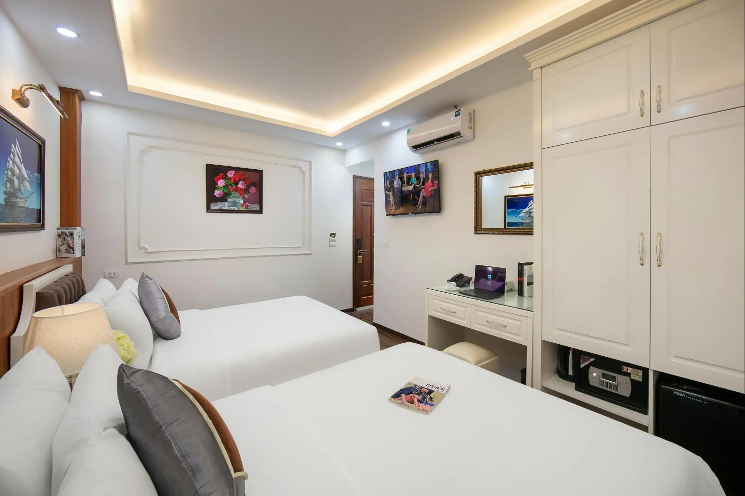 Bed in TrangTrang Luxury Hotel