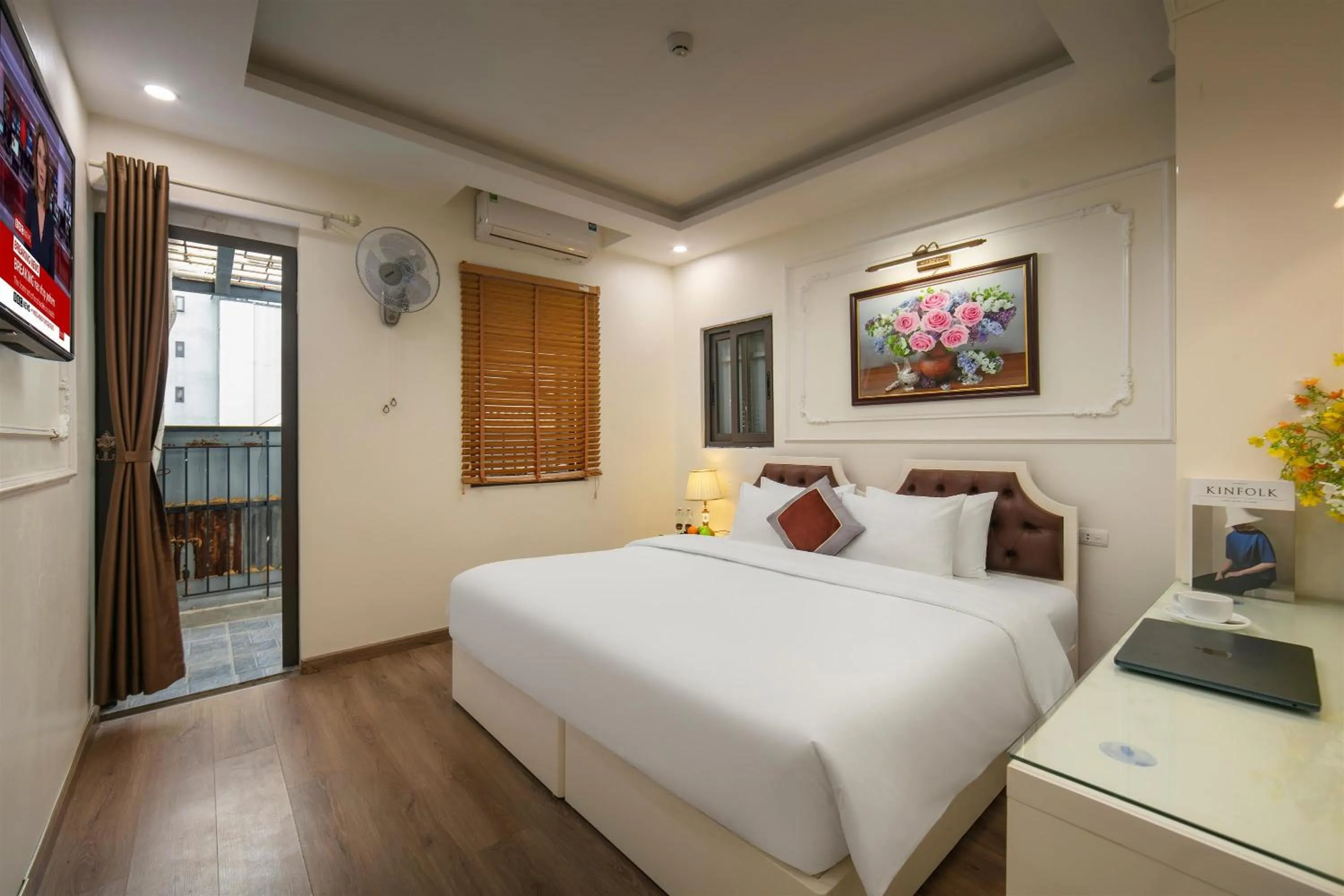 Bed in TrangTrang Luxury Hotel