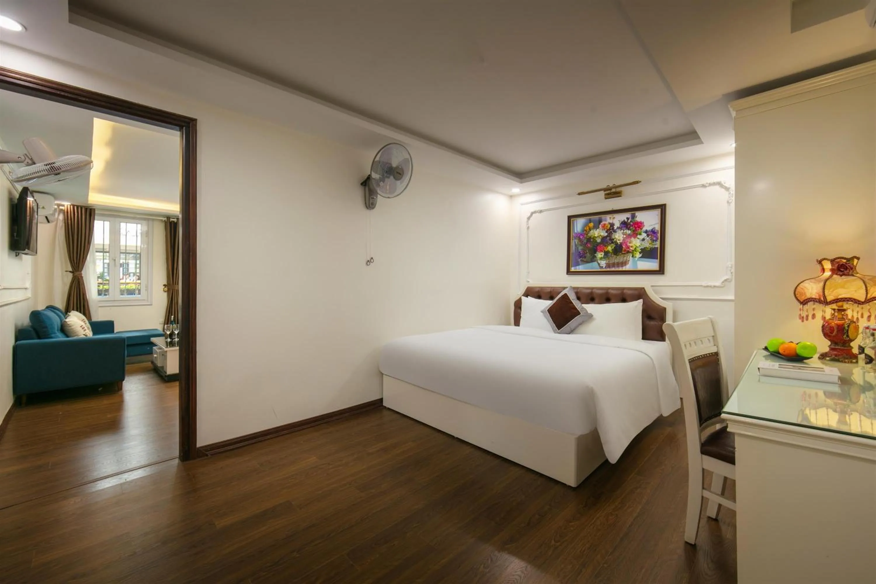 Bed in TrangTrang Luxury Hotel