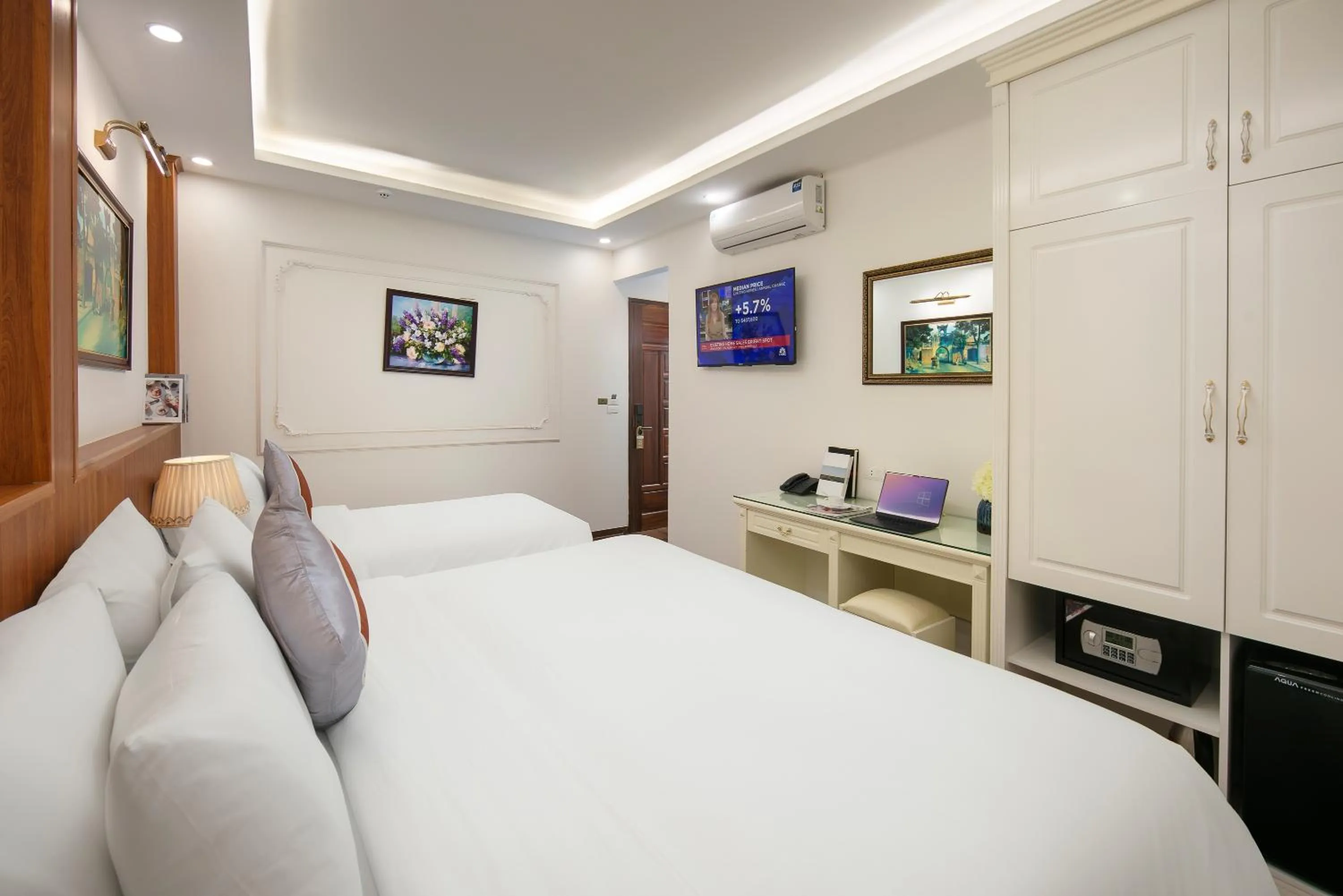 Bed in TrangTrang Luxury Hotel