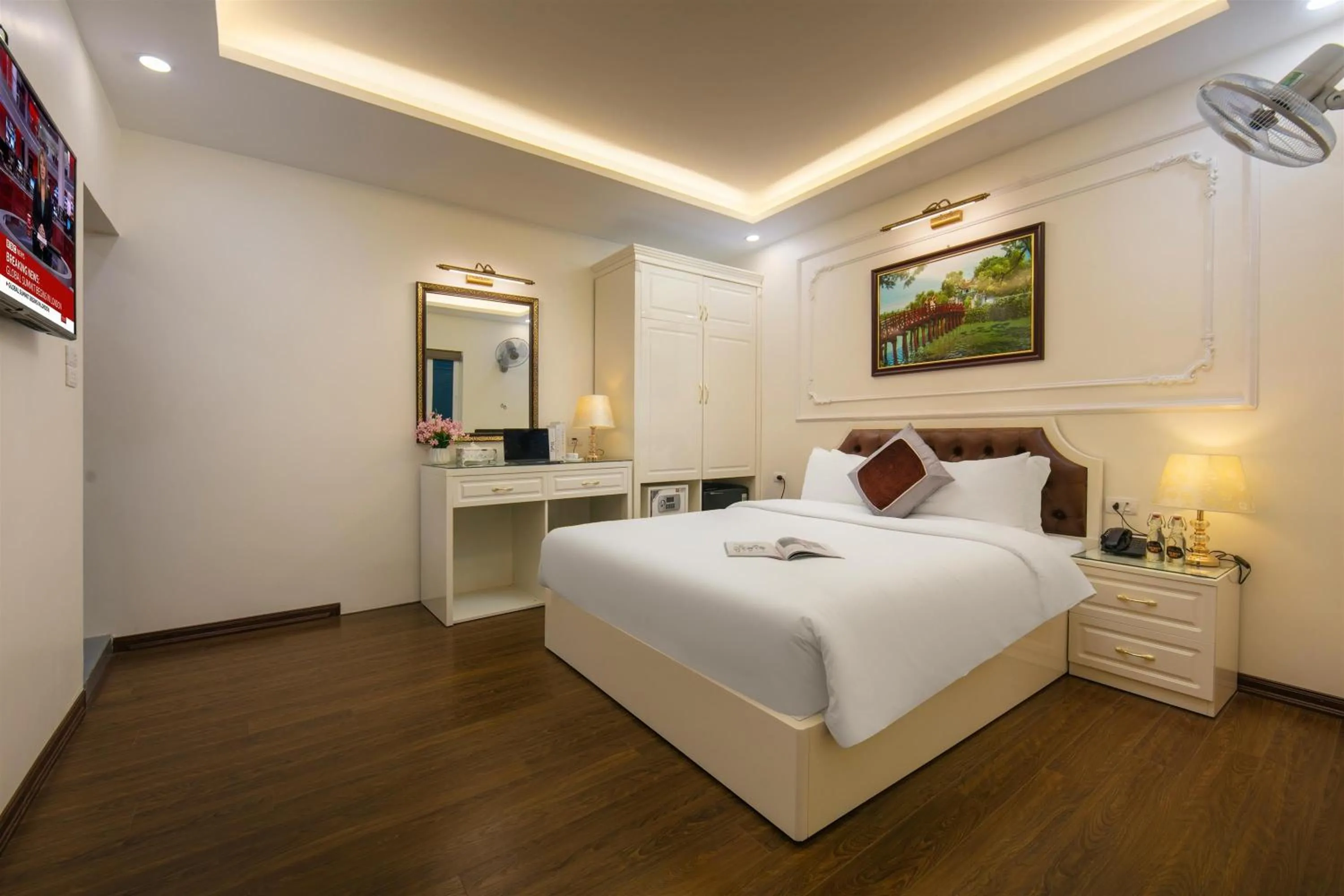 Bed in TrangTrang Luxury Hotel