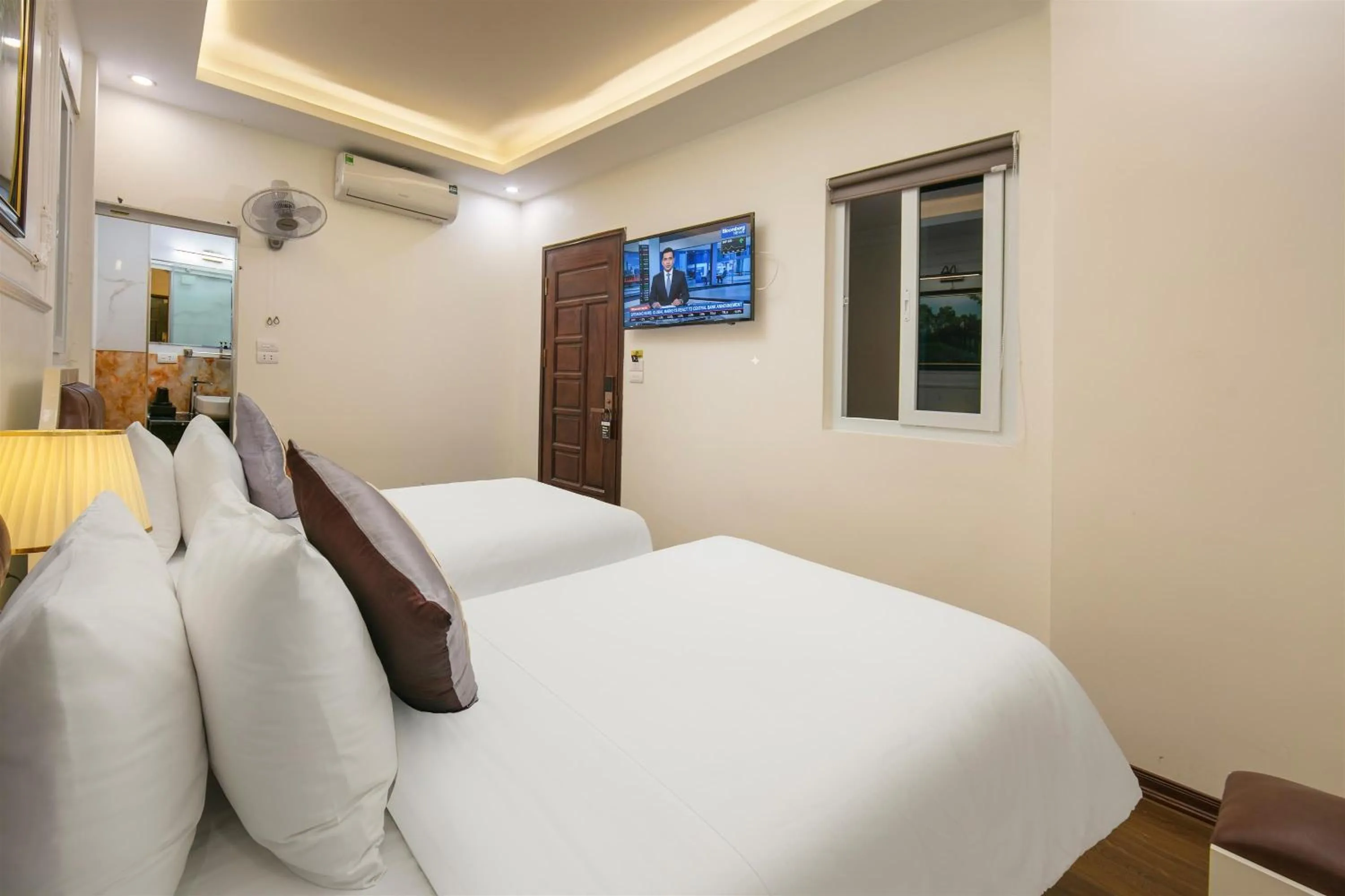 Bed in TrangTrang Luxury Hotel