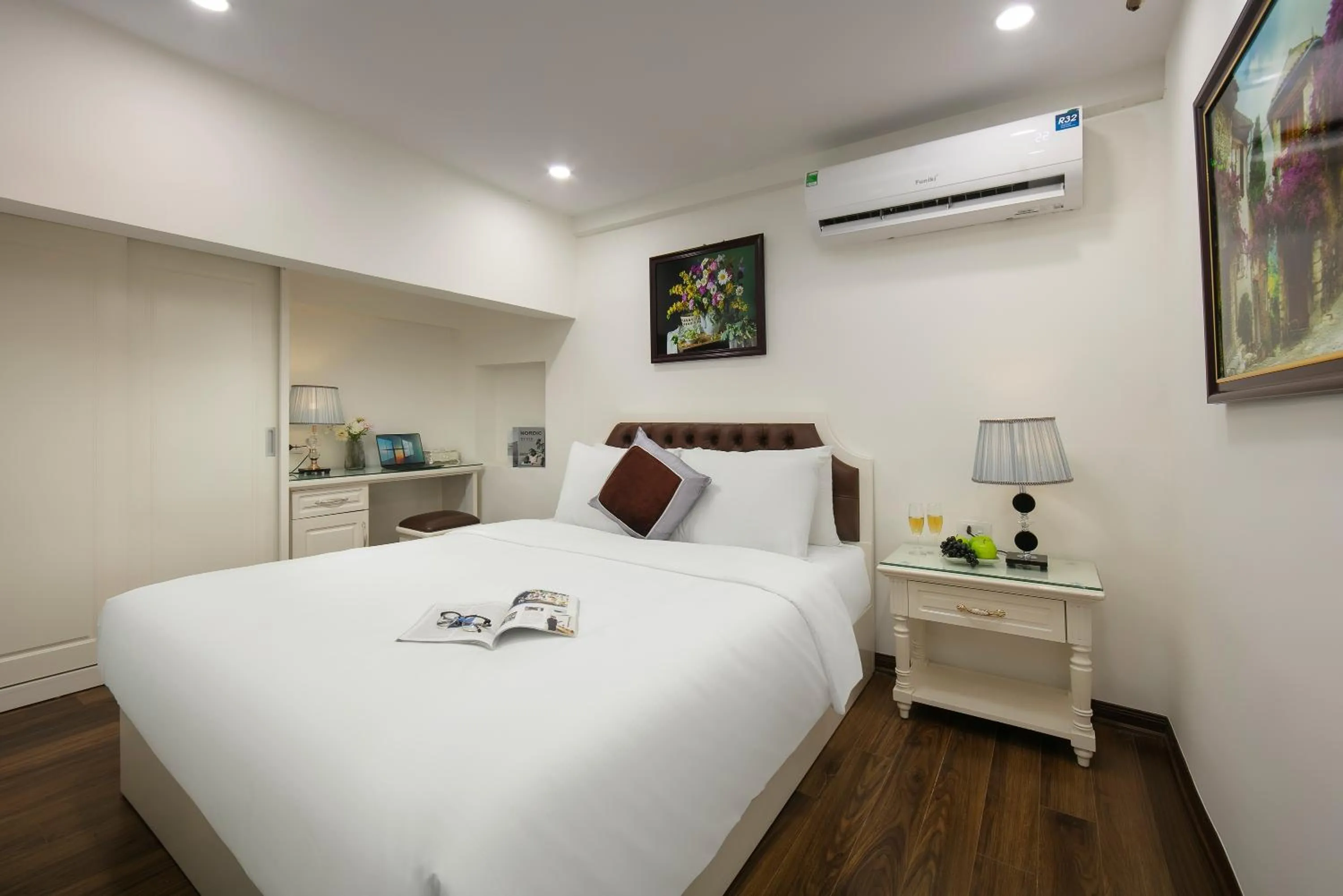 Bed in TrangTrang Luxury Hotel