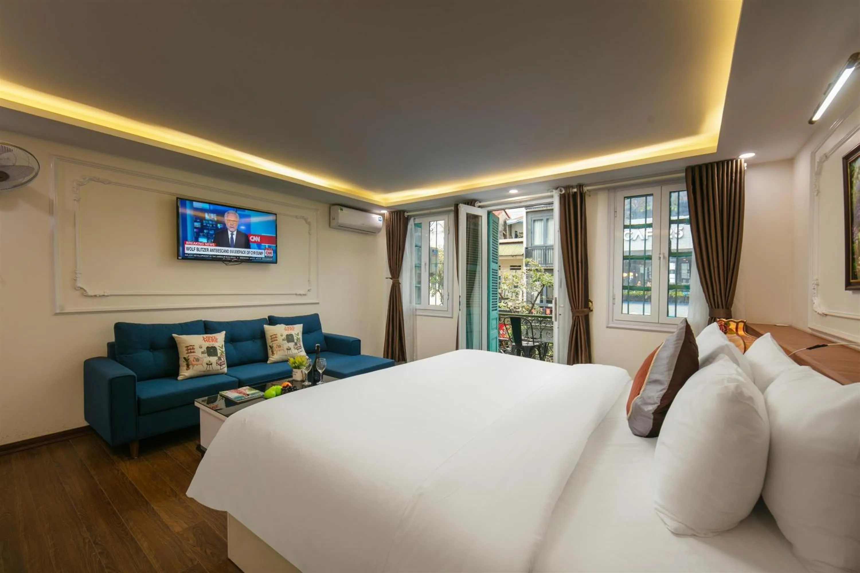 Bed in TrangTrang Luxury Hotel