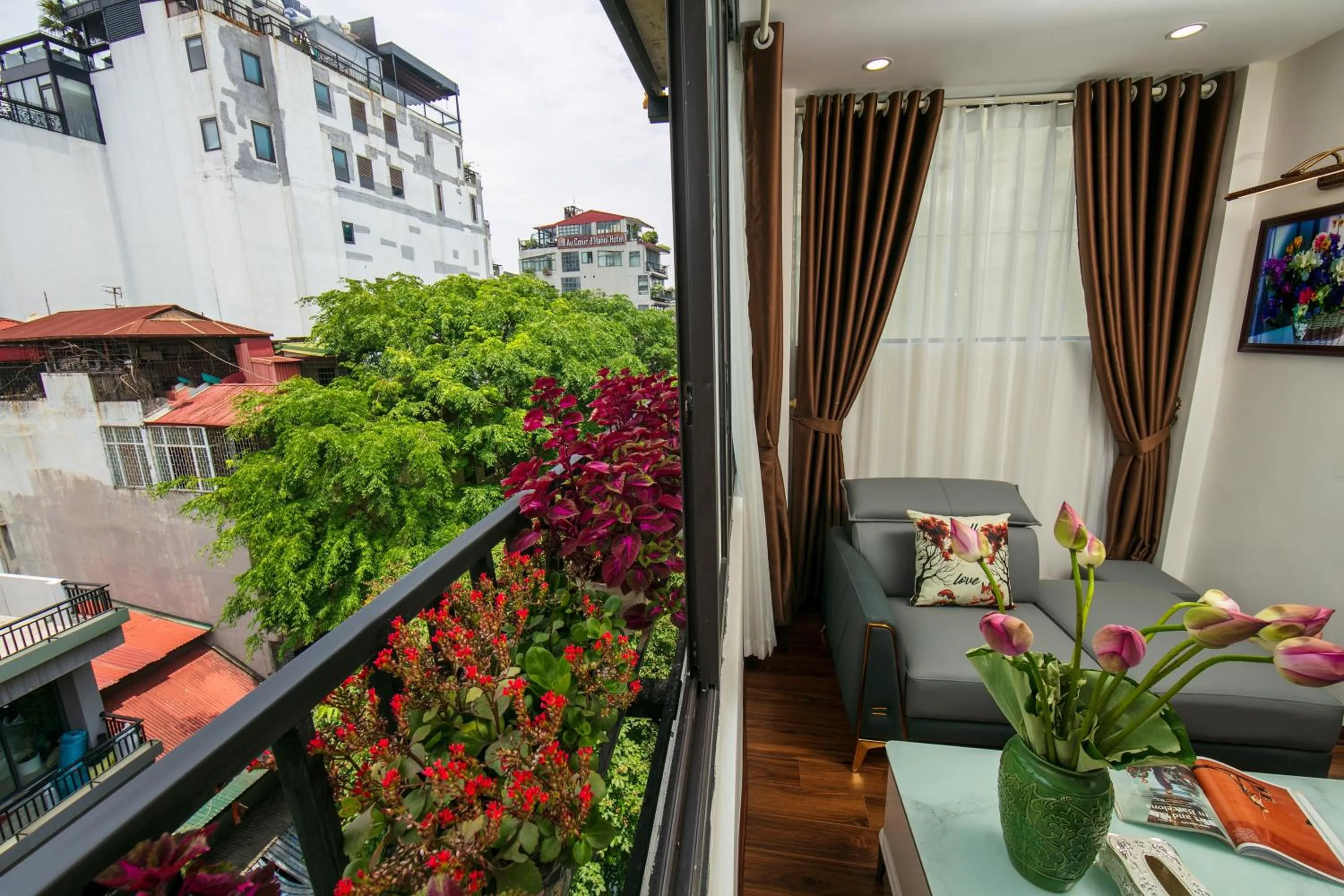 Day in TrangTrang Luxury Hotel