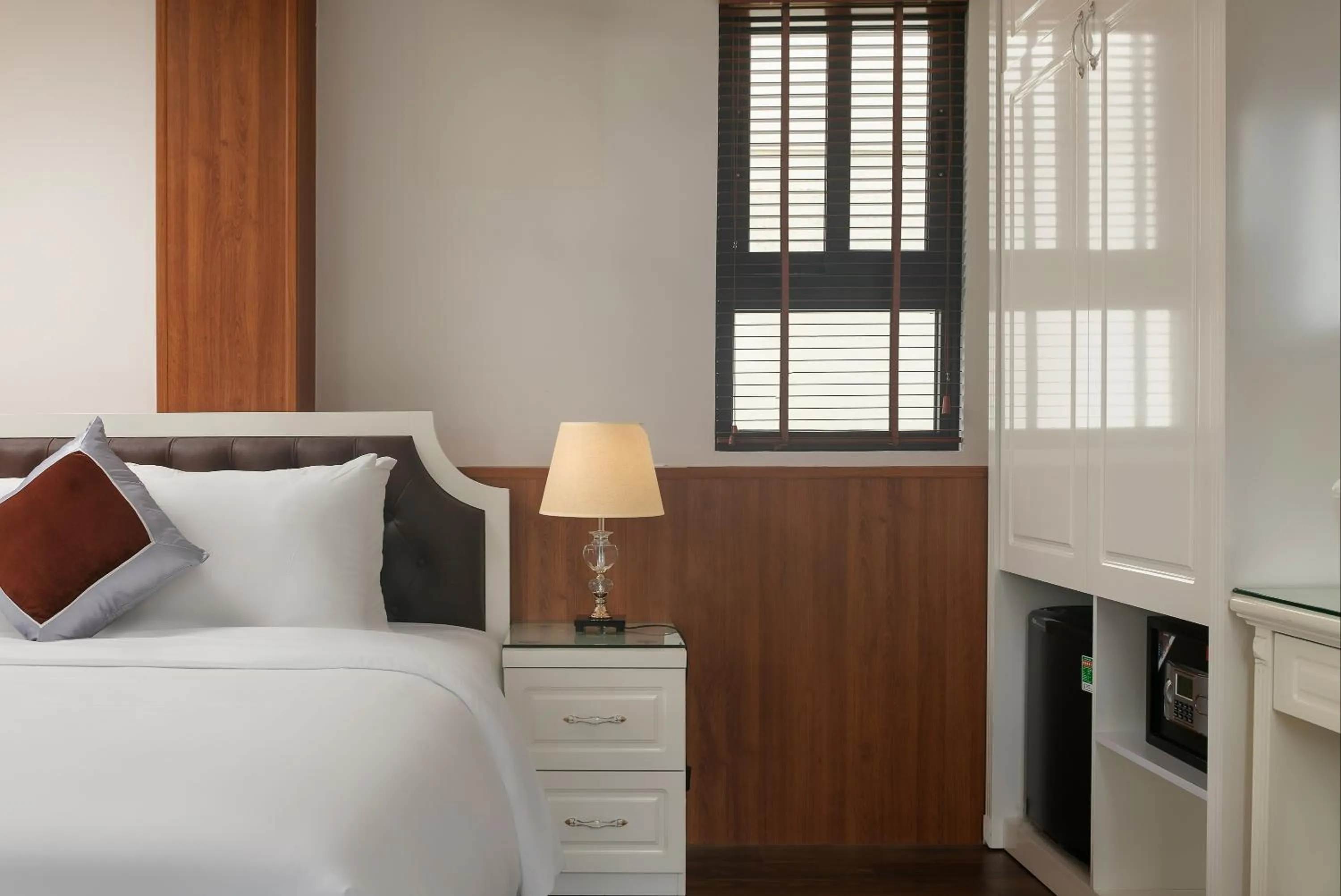 Bed in TrangTrang Luxury Hotel