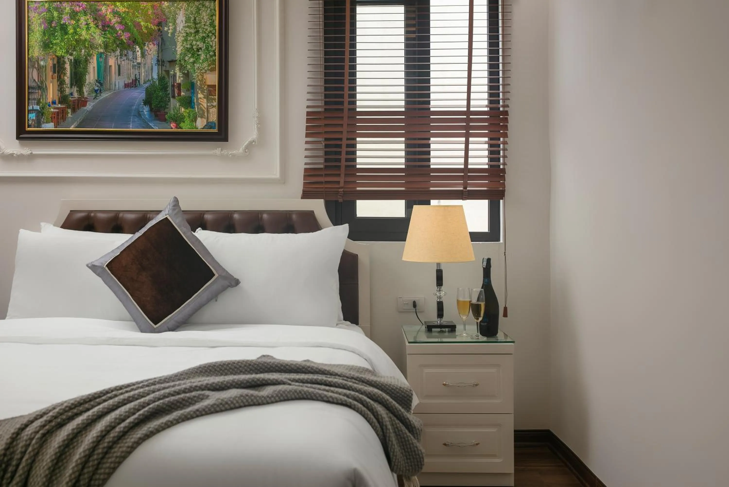 Bed in TrangTrang Luxury Hotel